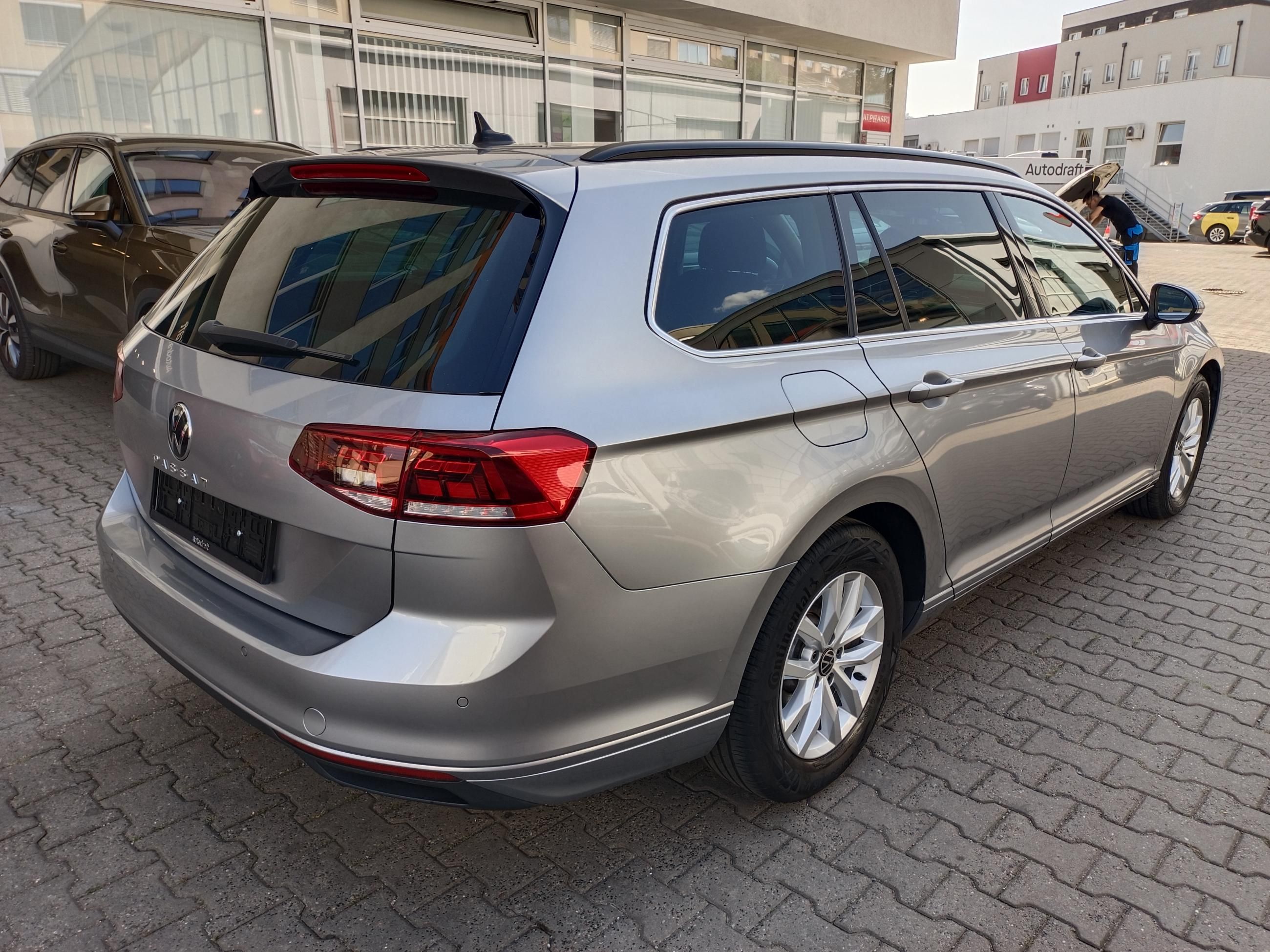 Volkswagen Passat Variant, 2.0 TDI 110kW DSG / Tažné - fotka 6