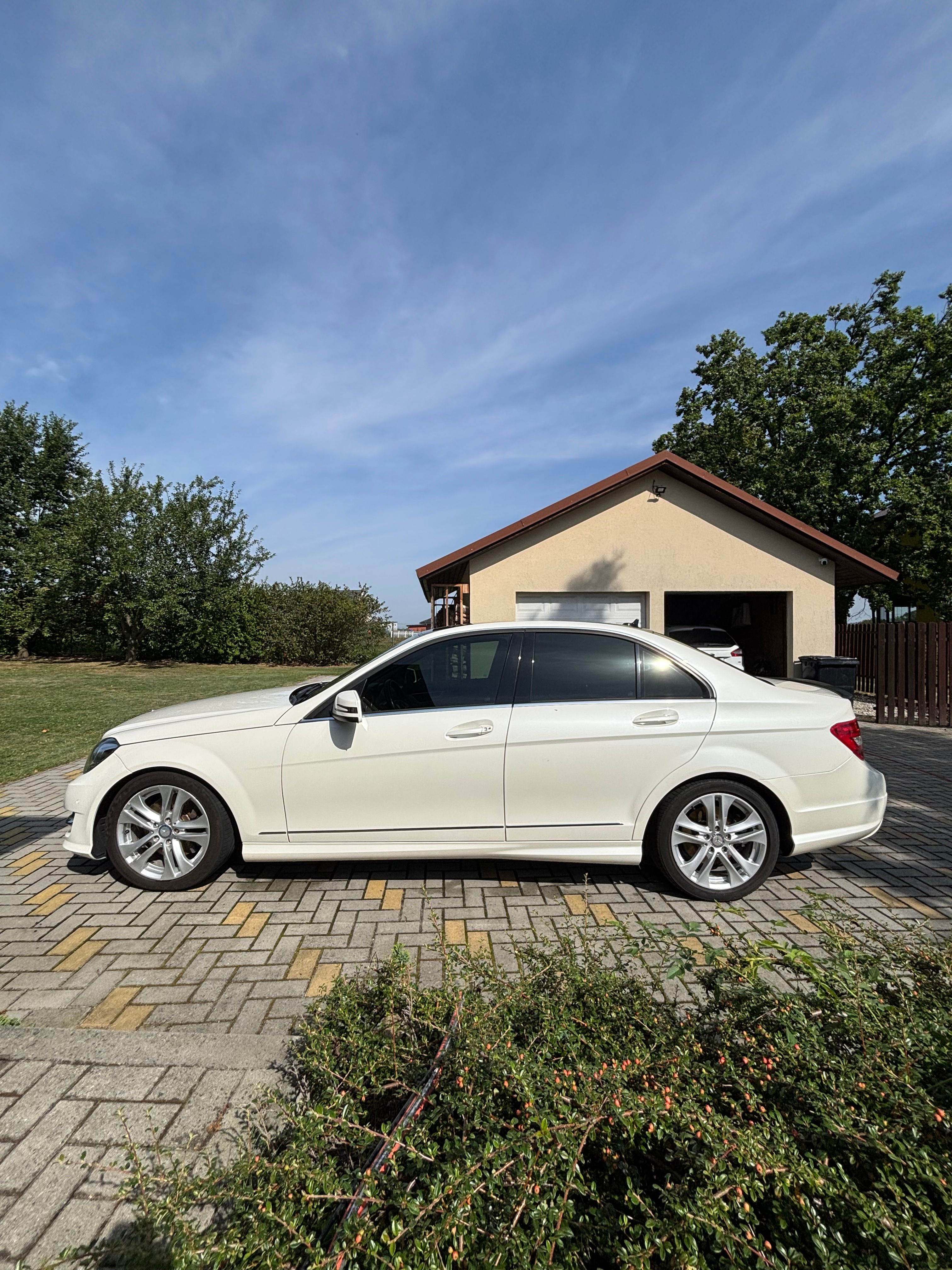 Mercedes-Benz Třídy C, C300 CDI V6 (W204), 4MATIC AMG - fotka 3