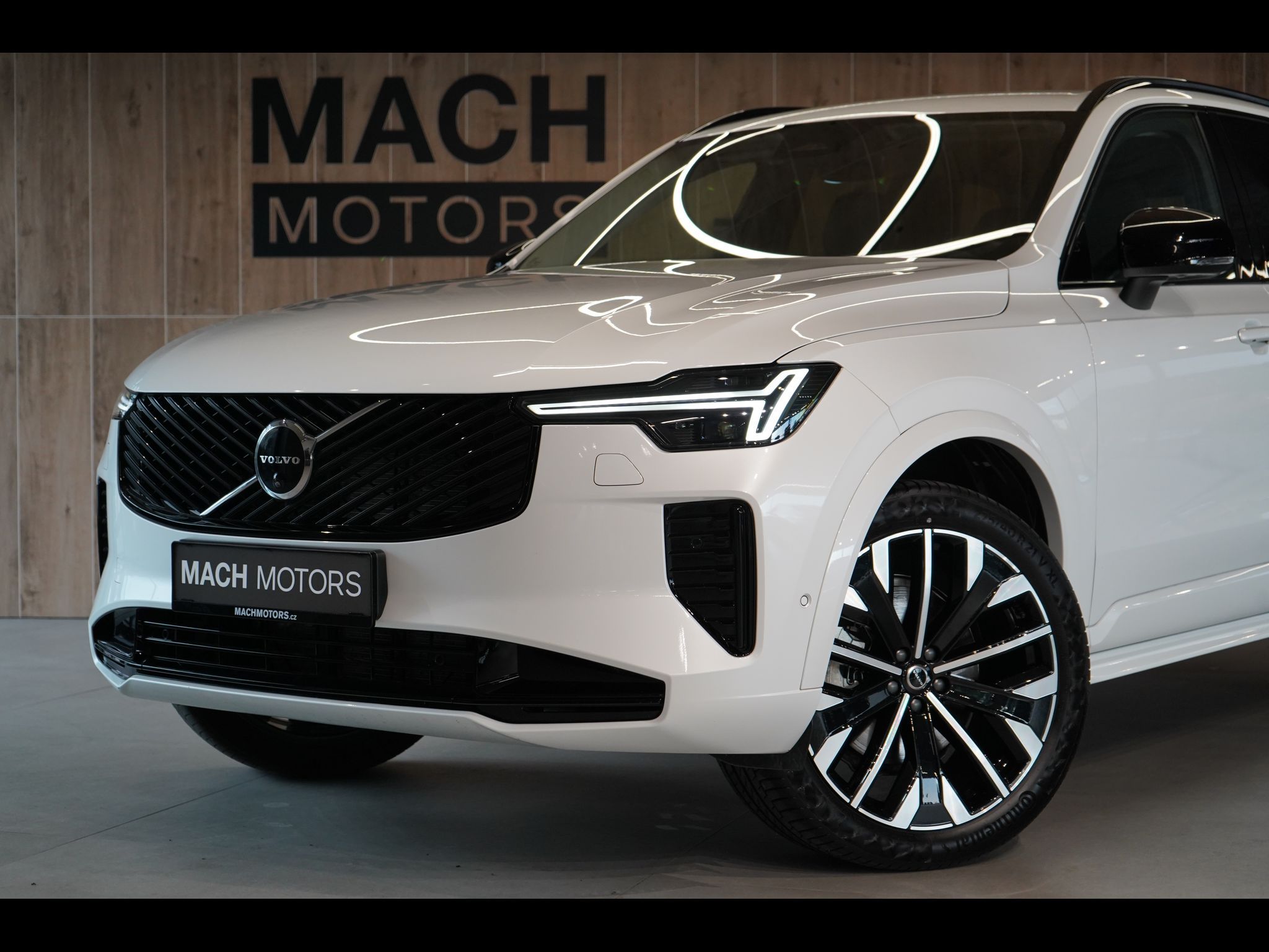 Volvo XC90, B5 PLUS Bright, Vzduch, 360° - fotka 2