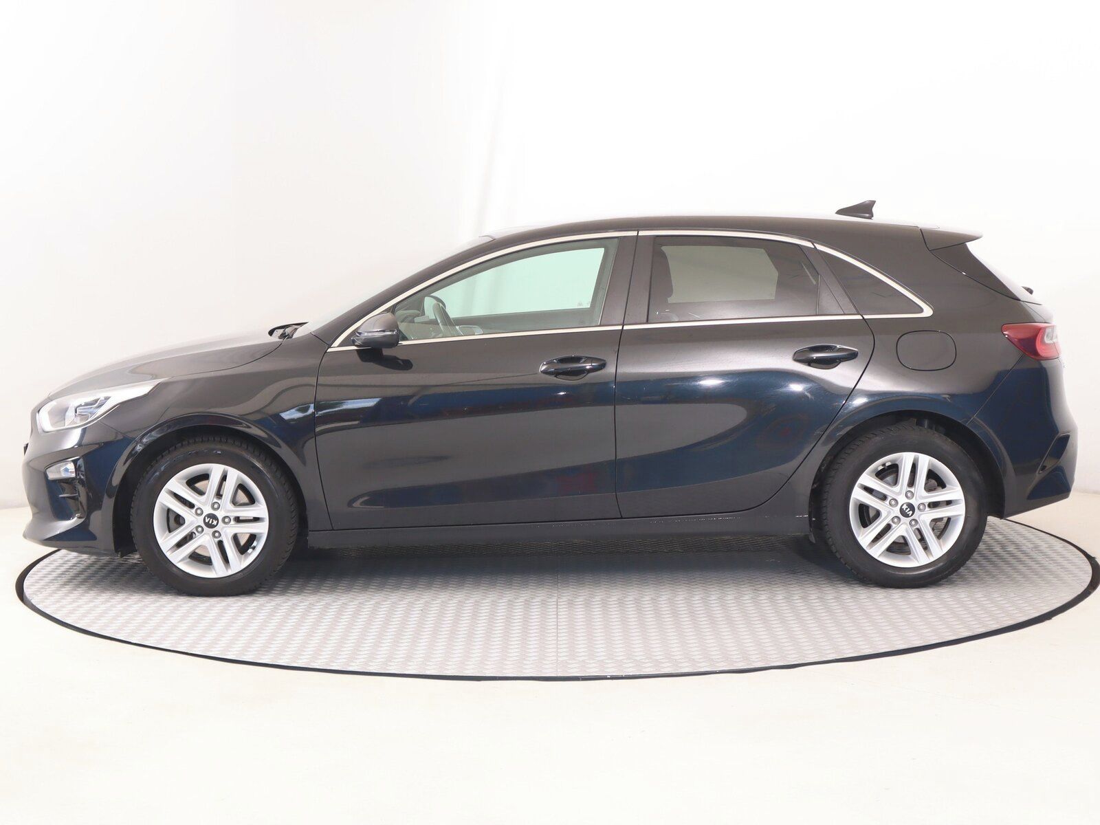 Kia Cee´d, 1.6 CRDi MHEV, Gold - fotka 3
