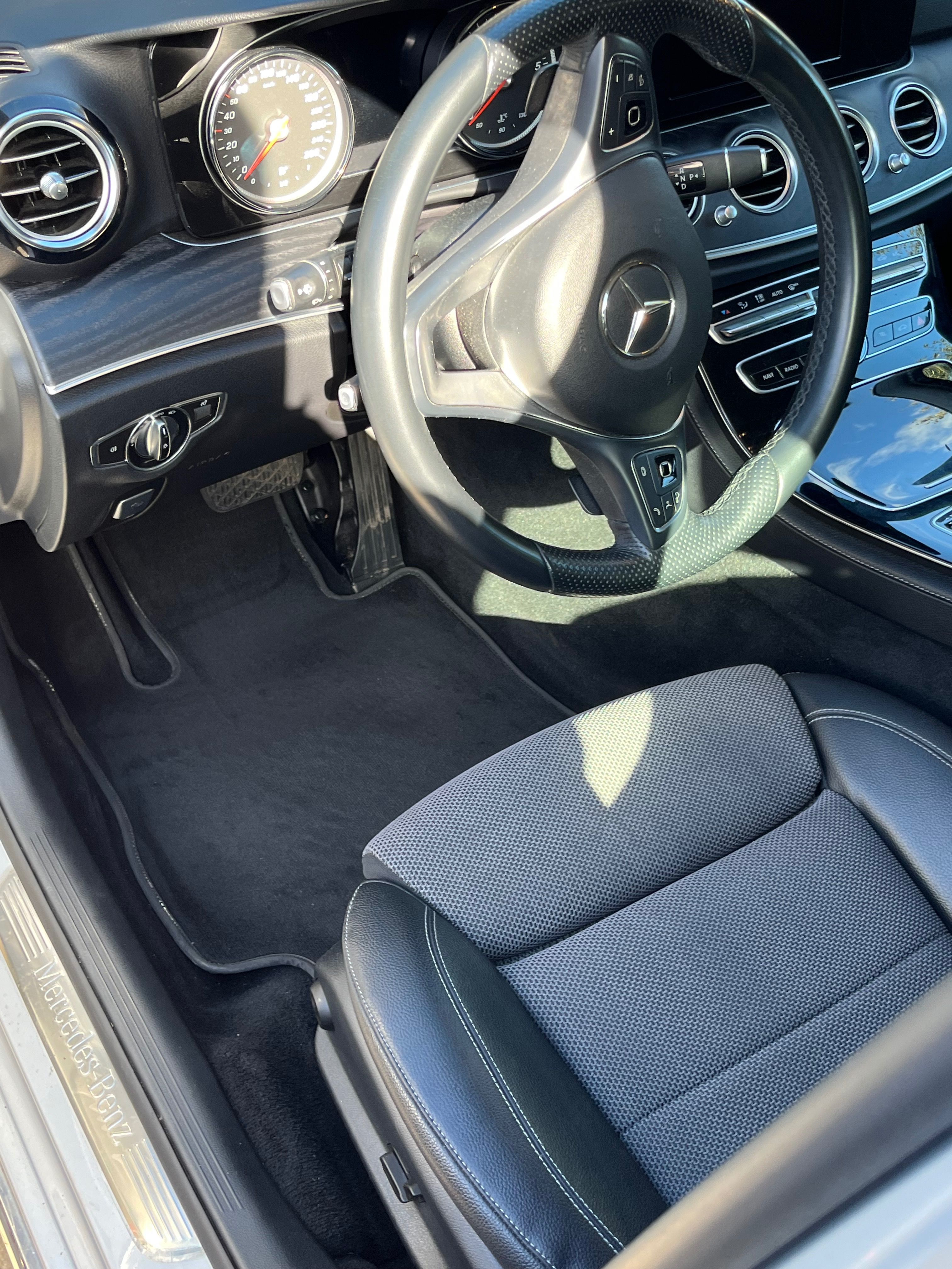 Mercedes-Benz Třídy E, Mercedes-Benz E 220d T 143kW - fotka 5