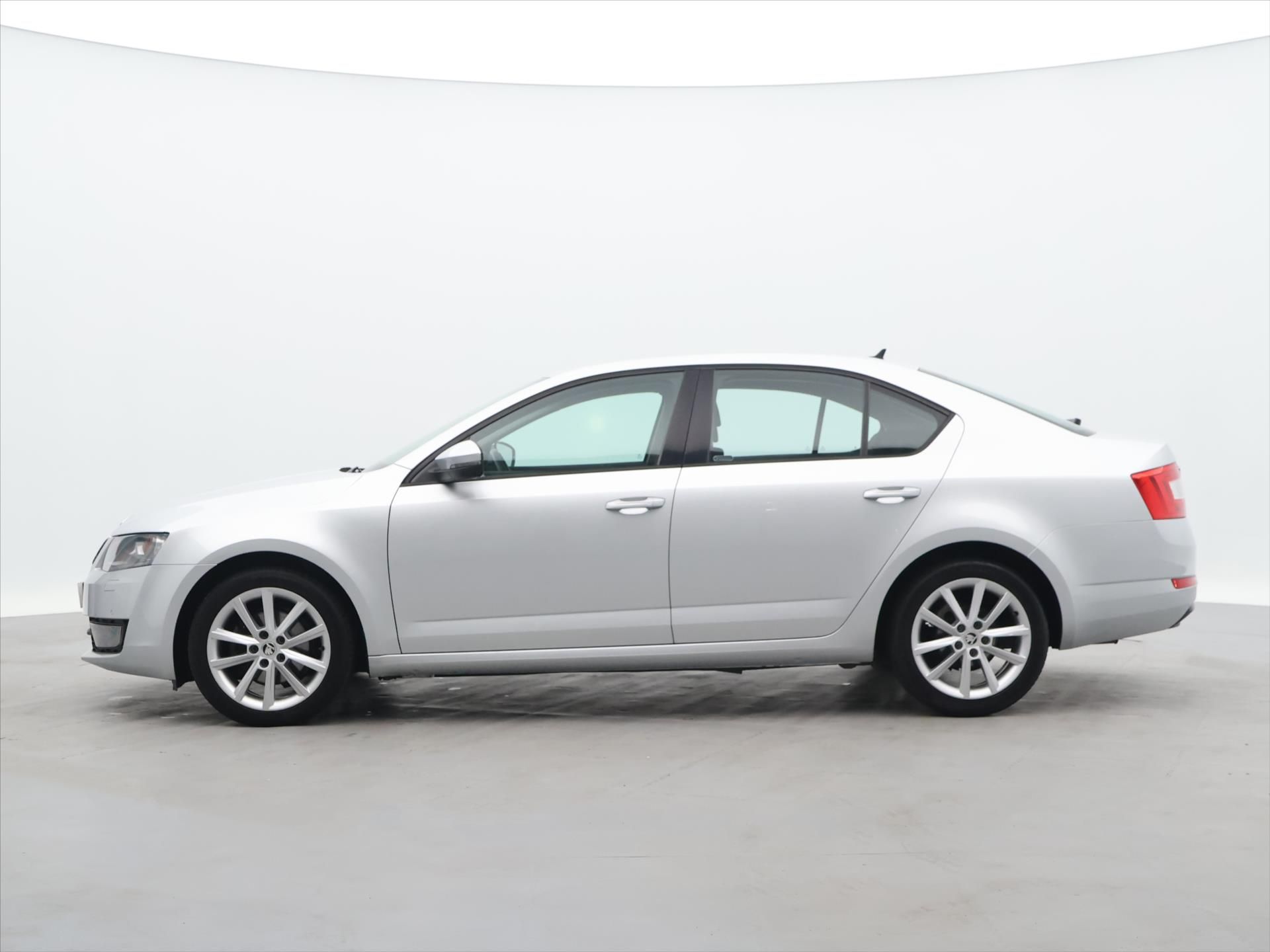 Škoda Octavia, 2,0 TDI 110kW CZ Style Xenon - fotka 4
