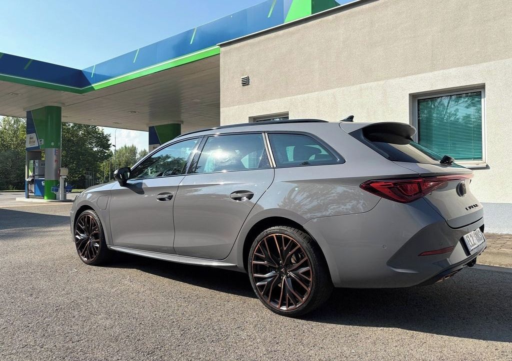 Seat Leon, Cupra Leon Sportstourer - fotka 2