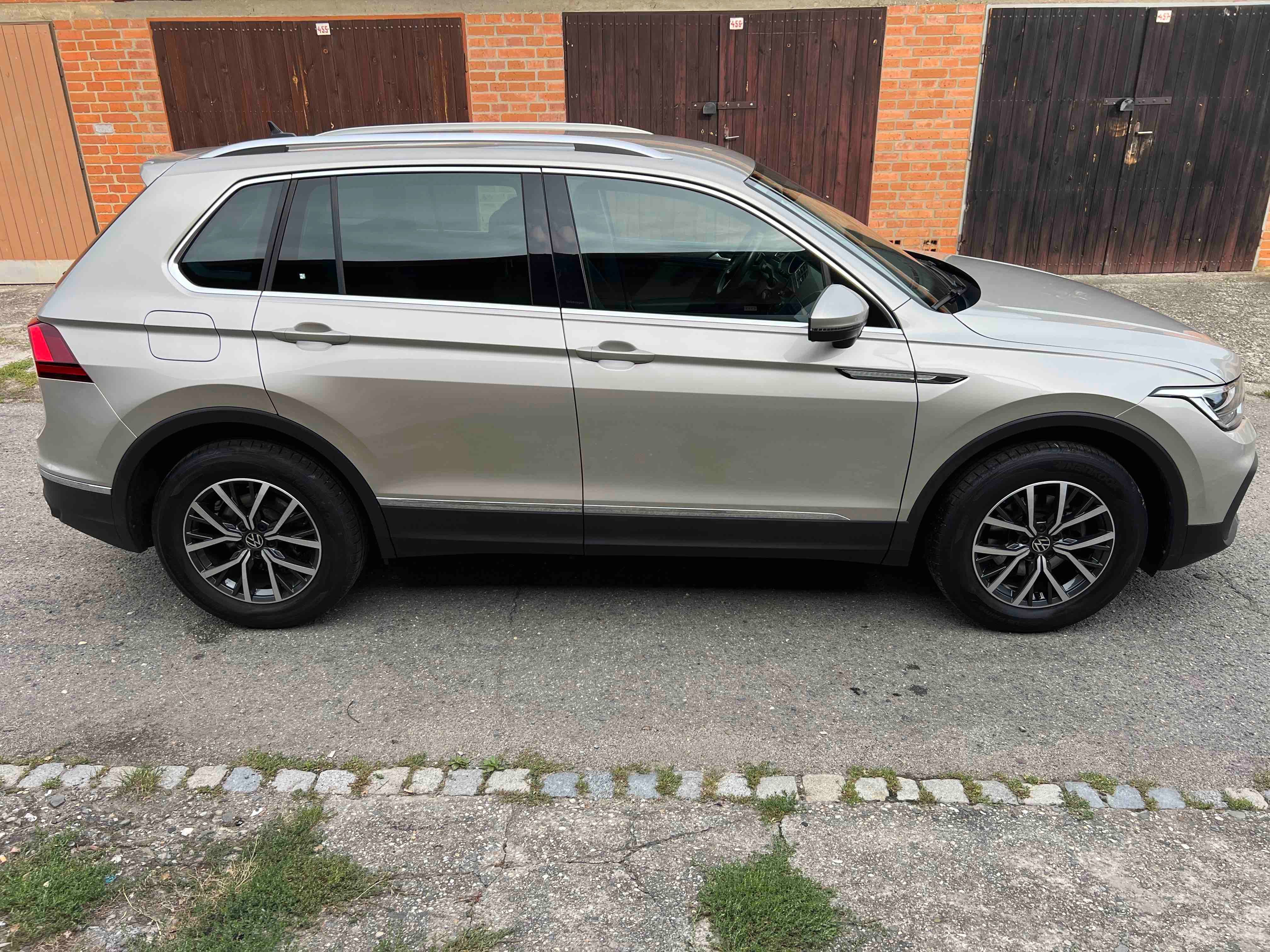 Volkswagen Tiguan, 1,5 TSI 7DSG 110kW benzin 8/23 - fotka 2