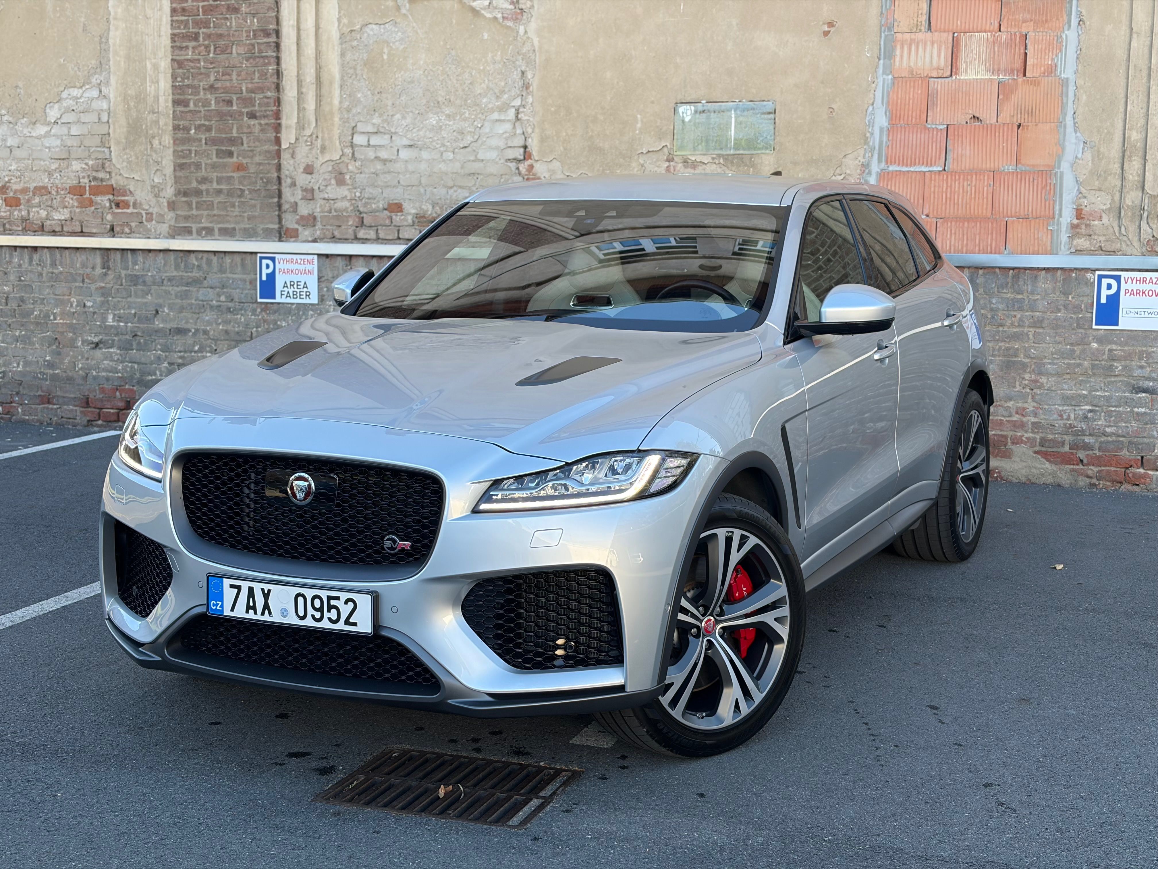 Jaguar F-Pace, SVR 5.0 V8 | 405 kW | 550 k