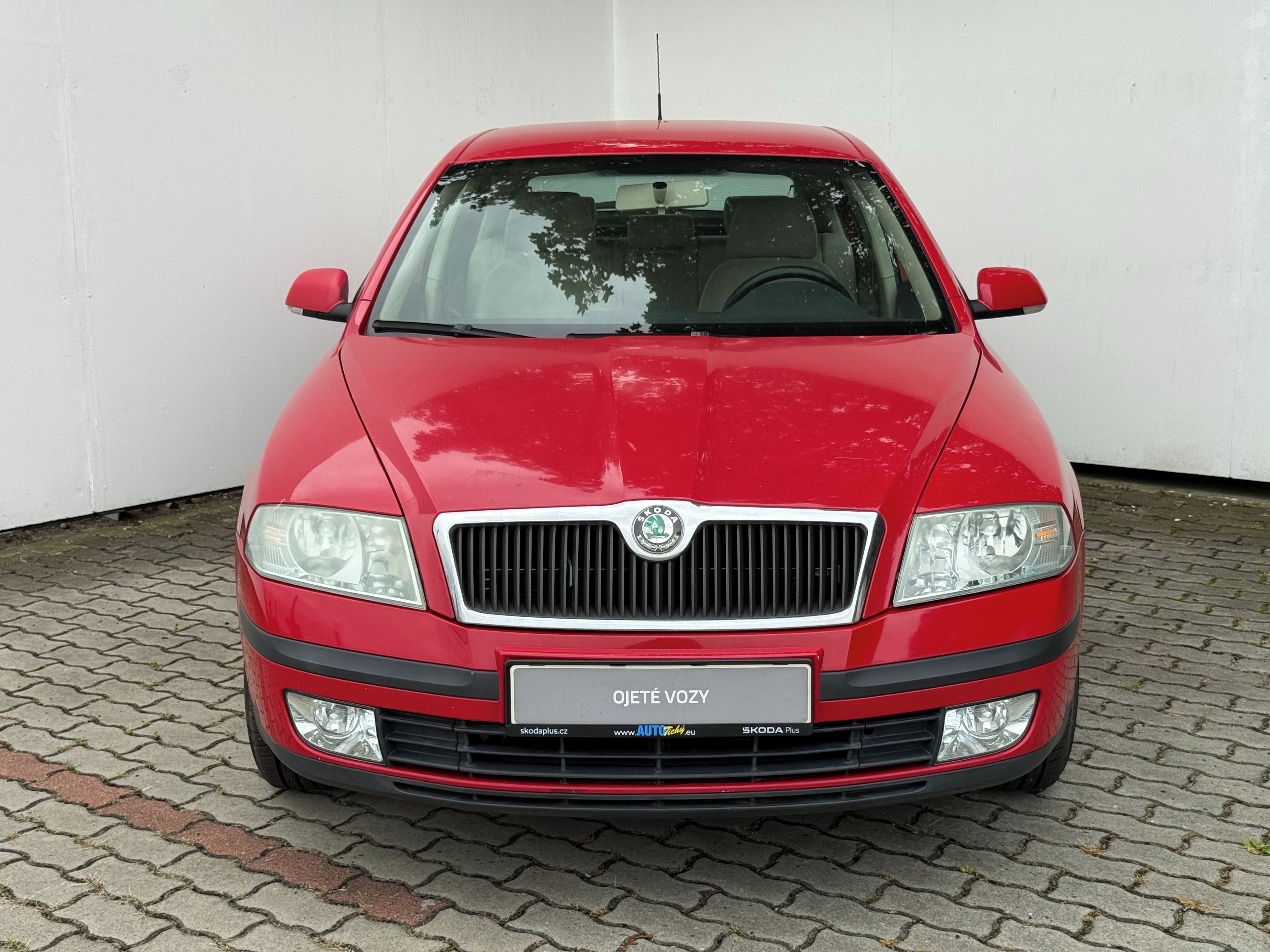 Škoda Octavia, 1,6 MPI / 75 kW Elegance - fotka 2