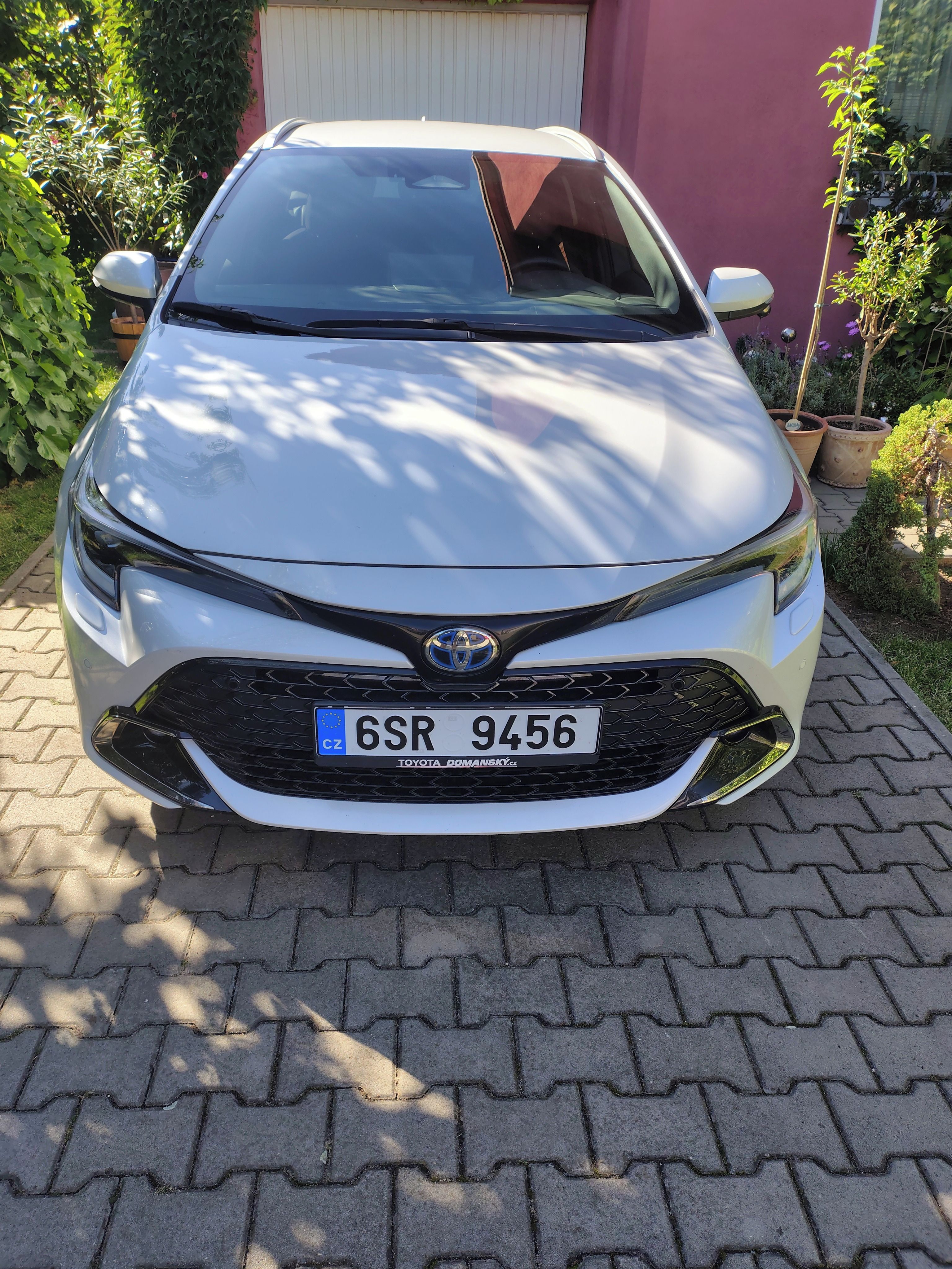 Toyota Corolla, 1.8 e-CVT Style - fotka 4