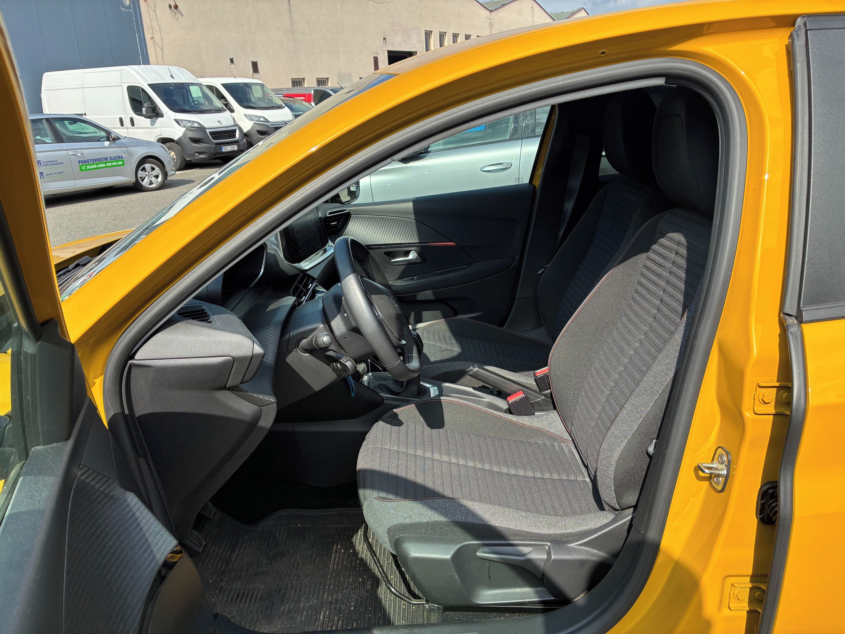 Peugeot 208, 1,2 PureTech Active Pack 75k - fotka 5