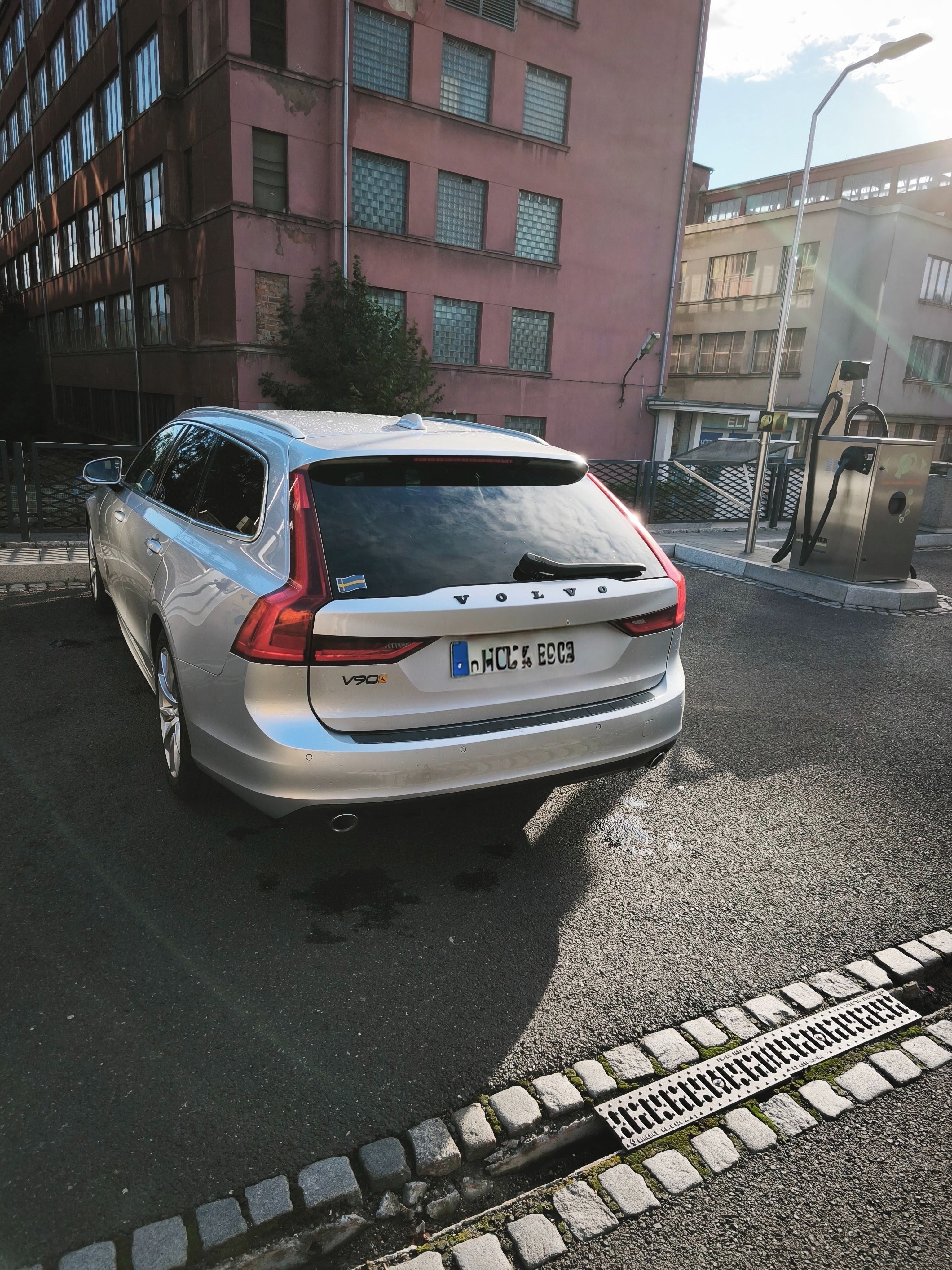 Volvo V90, Volvo V90 D4 140kW Momentum - fotka 2