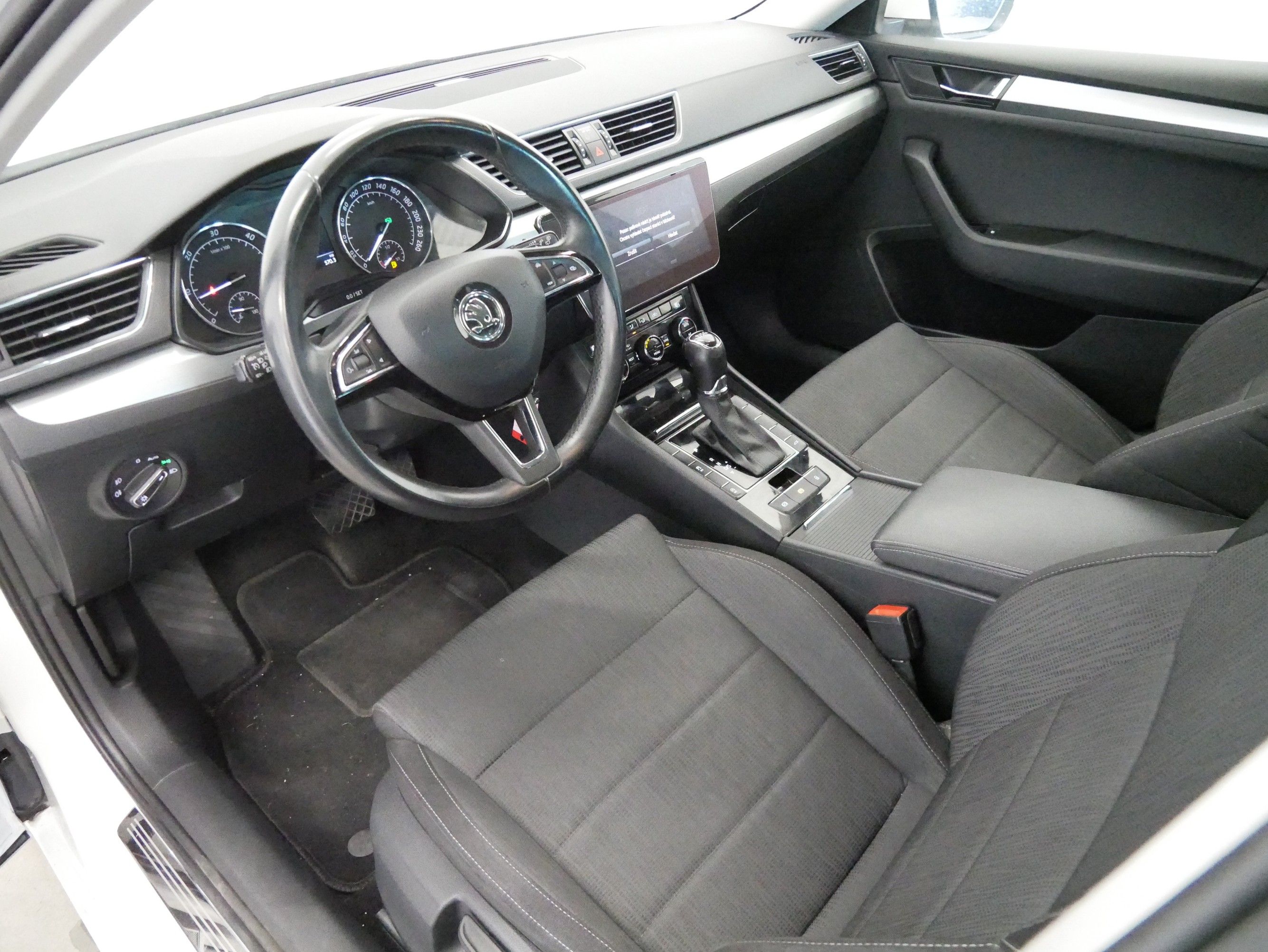 Škoda Superb, 2.0 TDI 140 kW Ambition - fotka 5