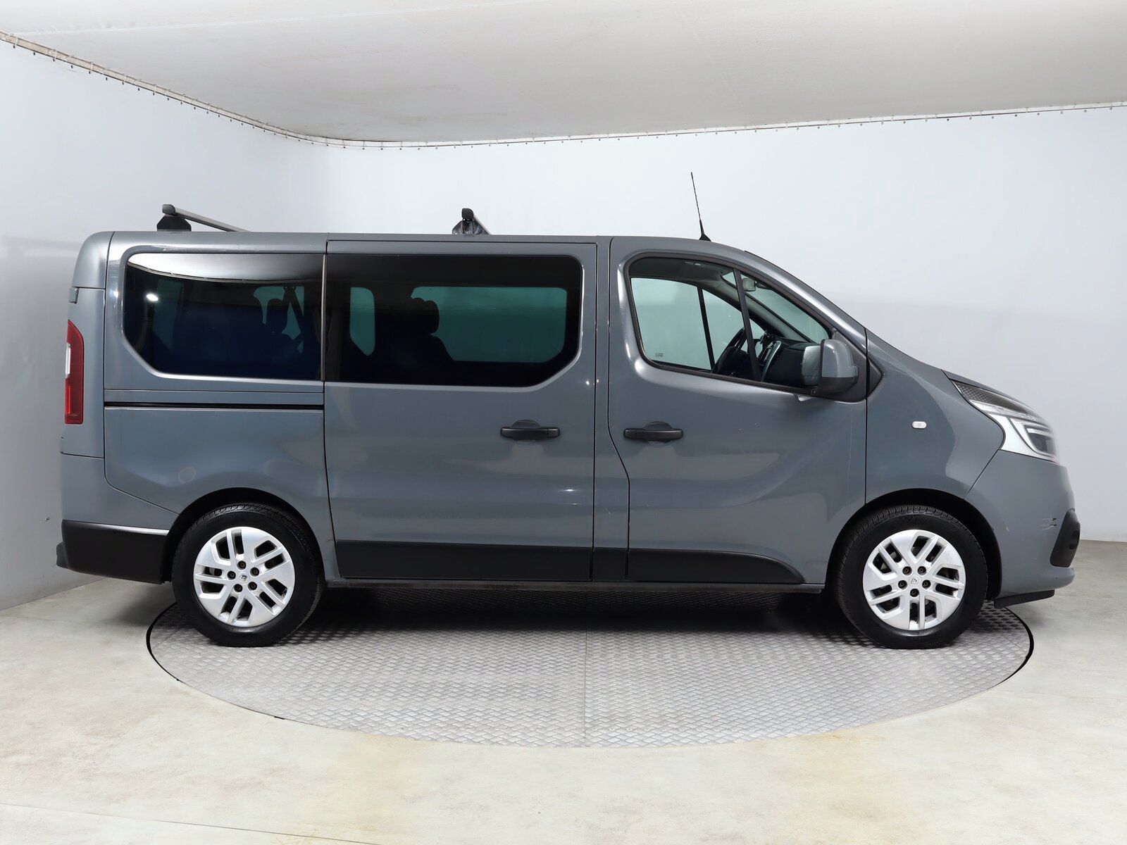 Renault Trafic, 2.0 dCi, Passenger, 9 míst - fotka 6