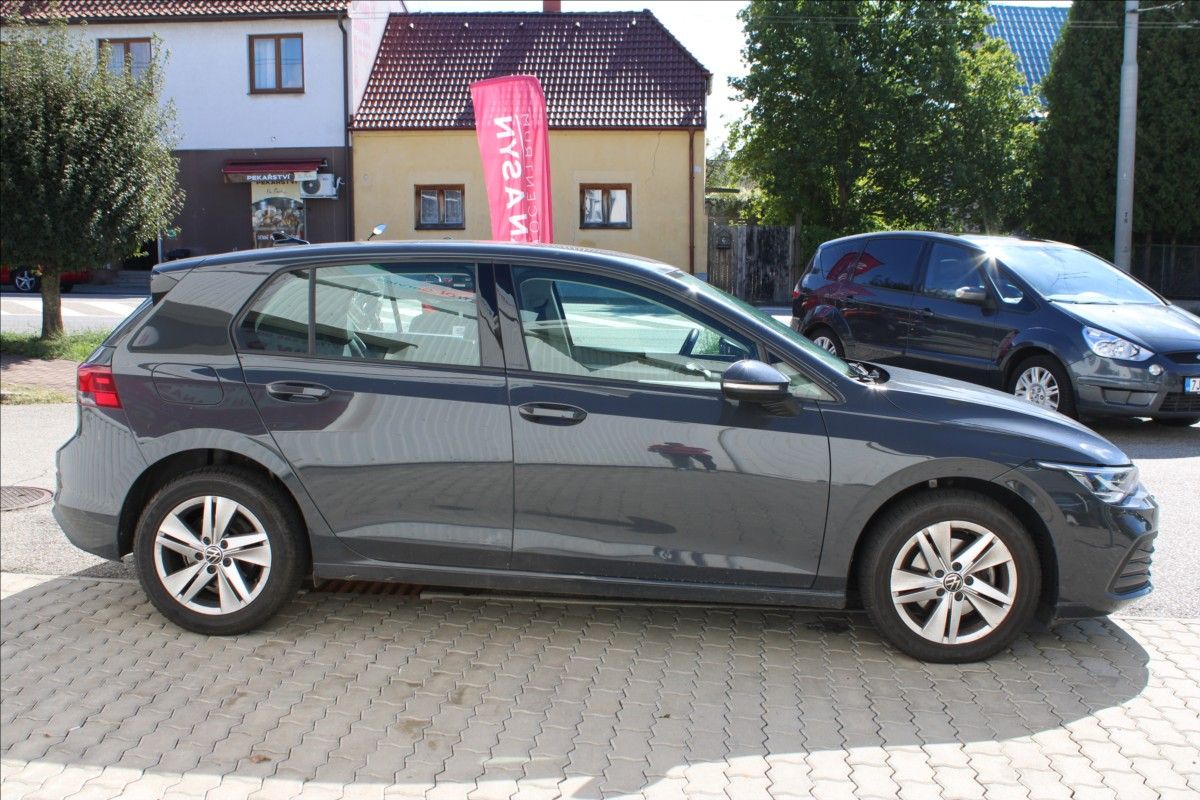 Volkswagen Golf, 1,0 TSI Life CZ původ - fotka 3