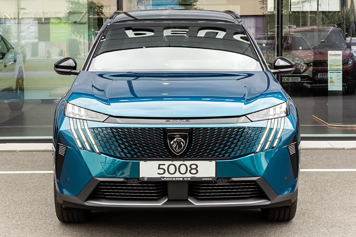 Peugeot 5008, 1,2 BUSINESS Hybrid 145 e-DCS6 - fotka 2