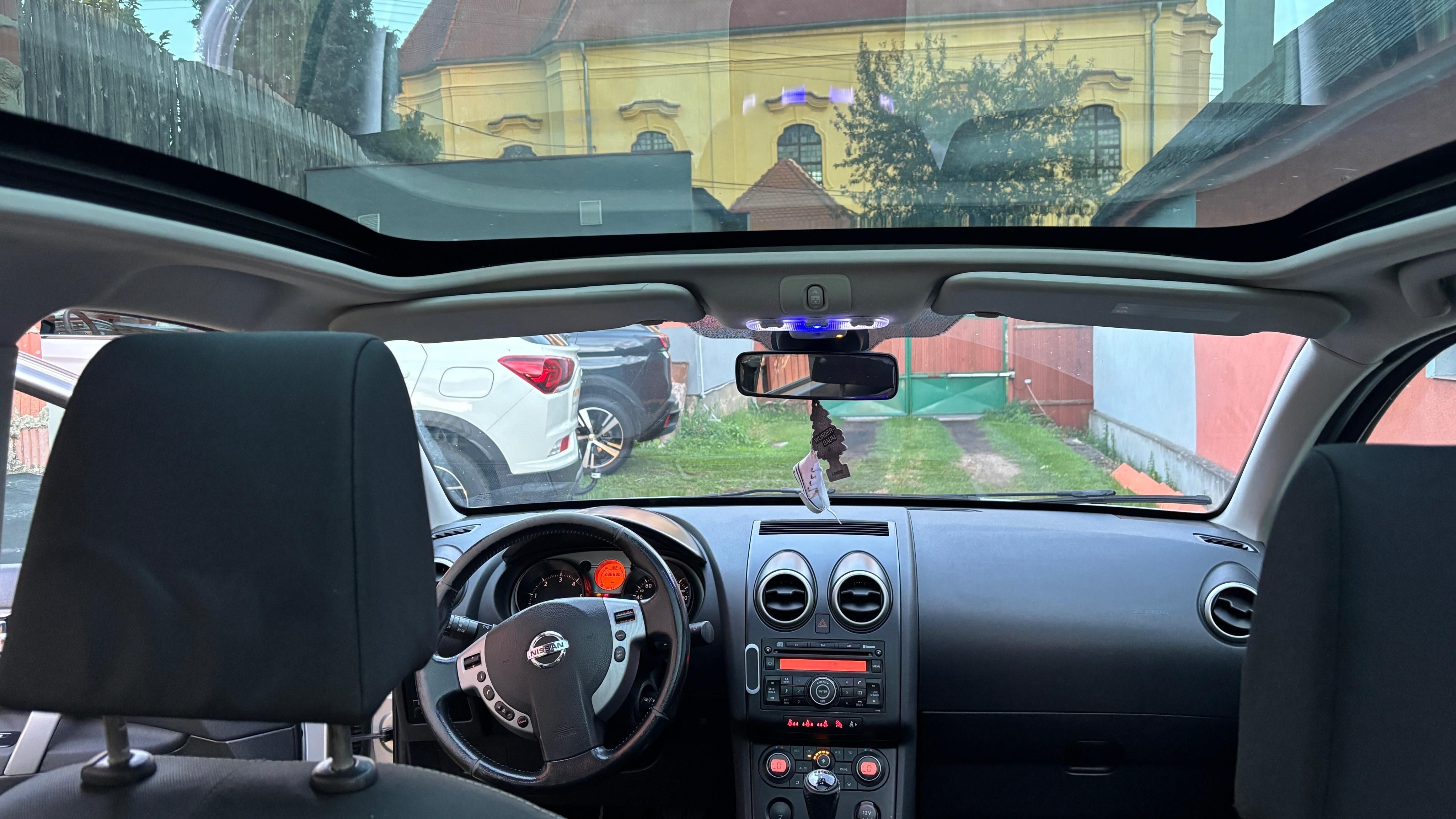 Nissan Qashqai, 2.0 dci, 110 KW, Panorama - fotka 6