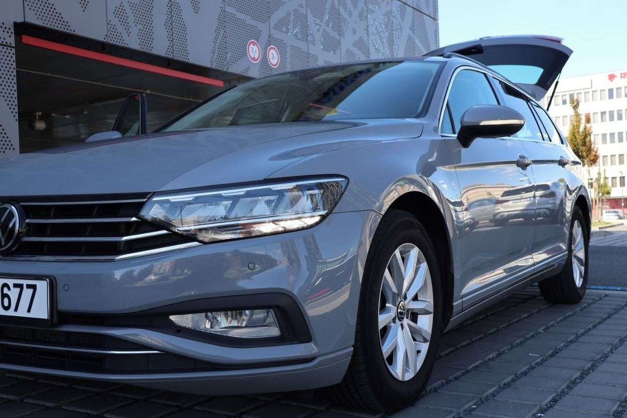 Volkswagen Passat, 2.0 TDI 110kW DSG Business - fotka 2