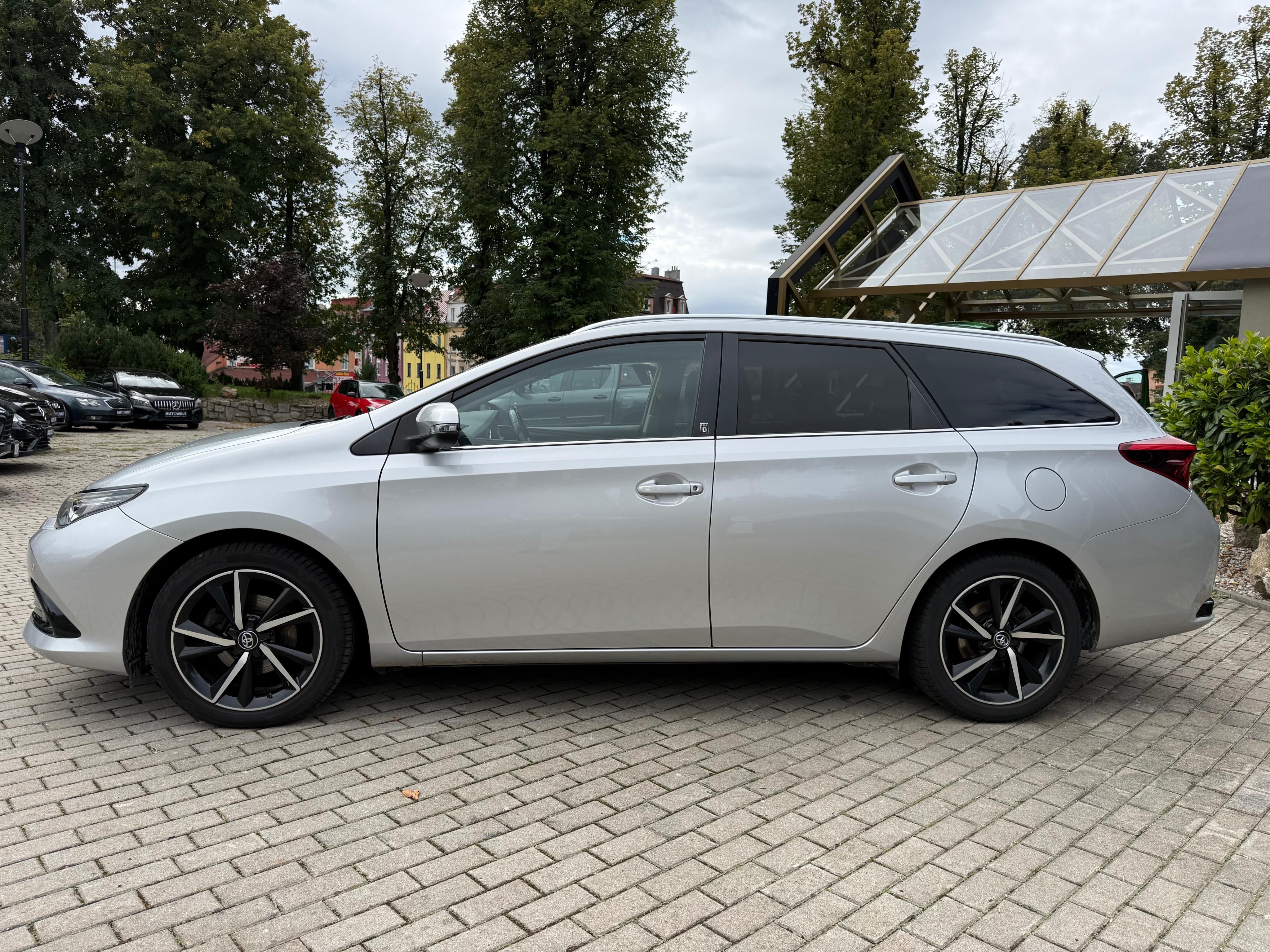 Toyota Auris, 1.2T 85kW TOURING/AUTOMAT/FULL - fotka 3