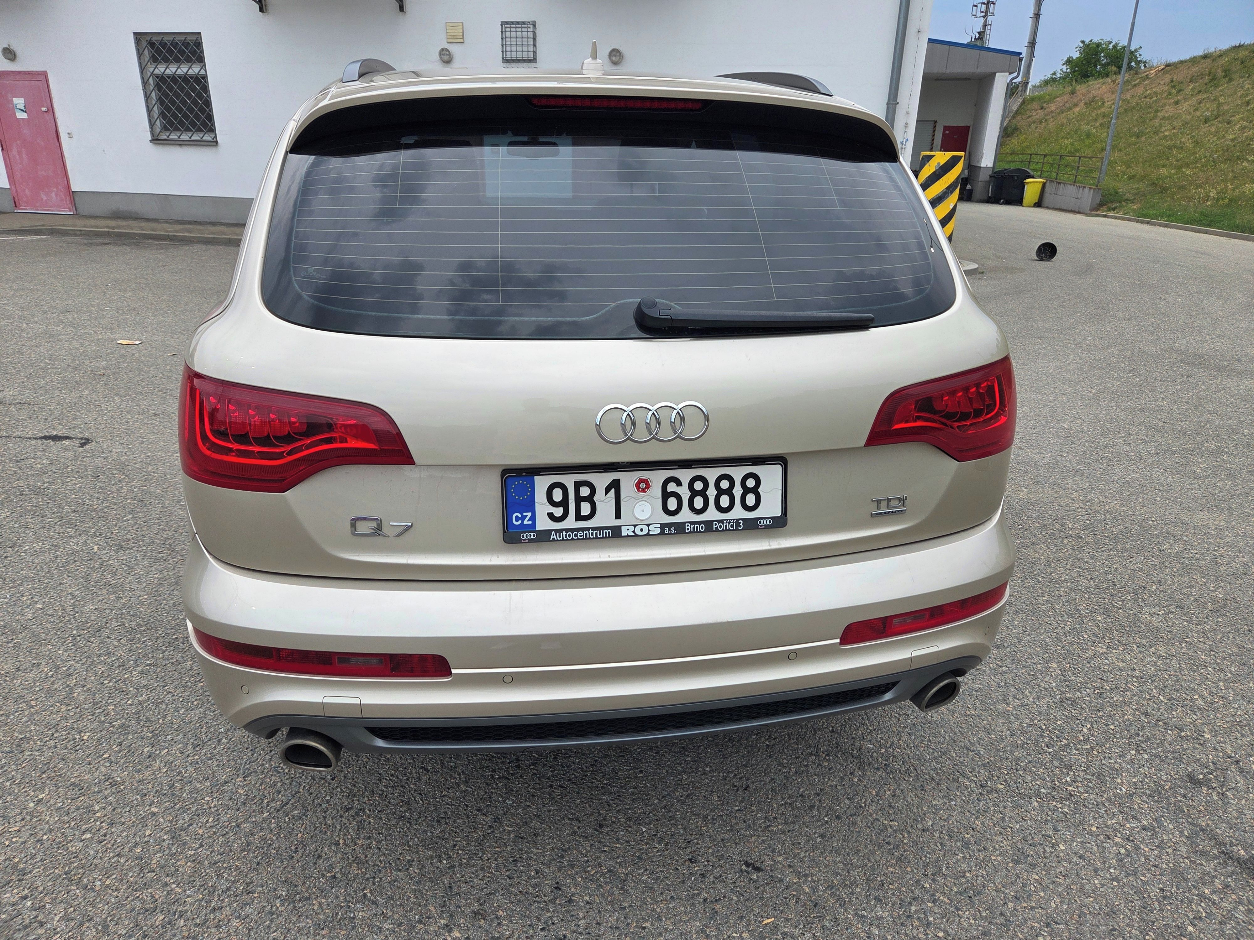 Audi Q7, Q7 3.0 TDI,7míst,1. MAJ.ČR,DPH - fotka 4