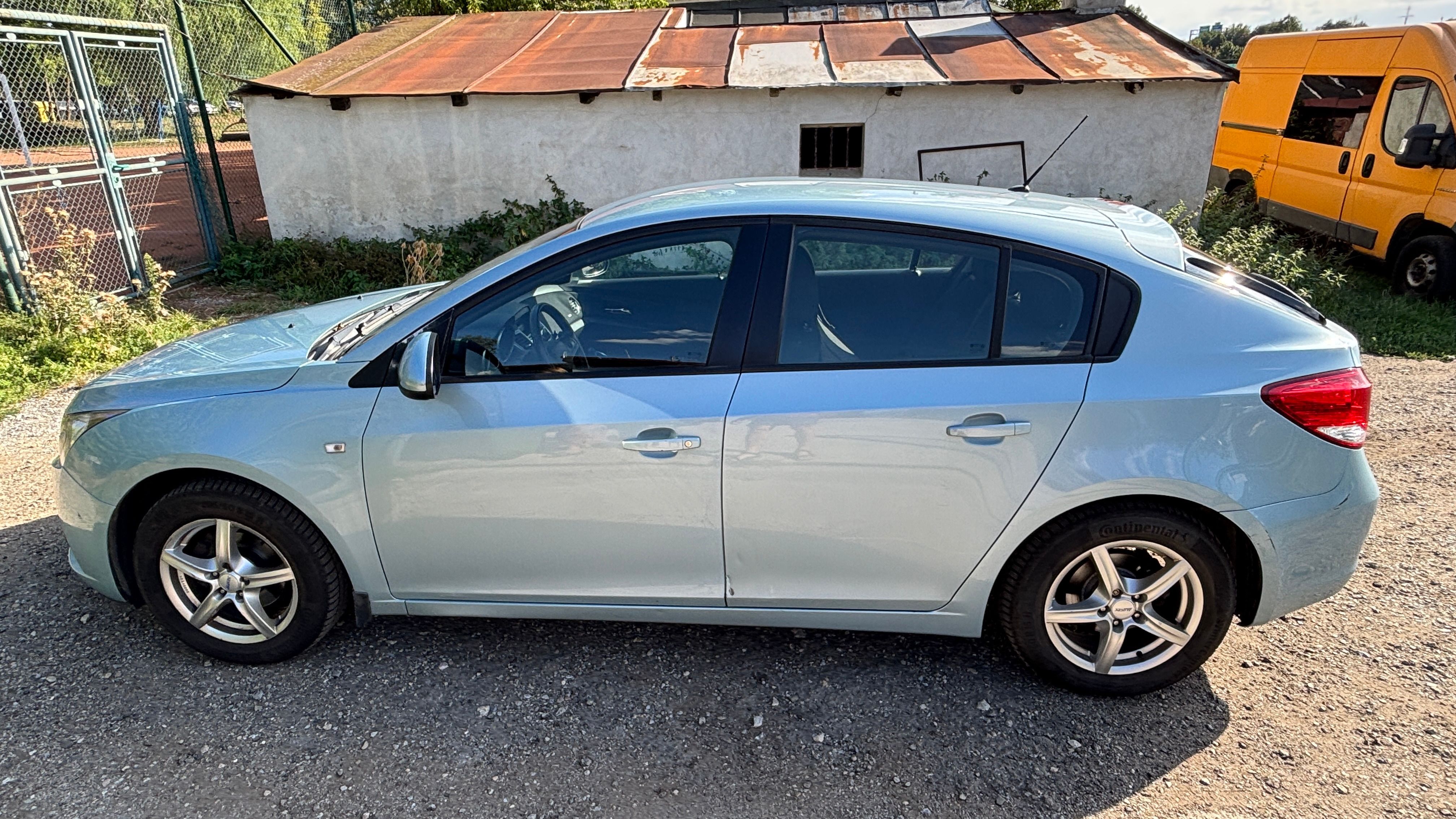 Chevrolet Cruze, Chevrolet Cruze 1.6 hatchback