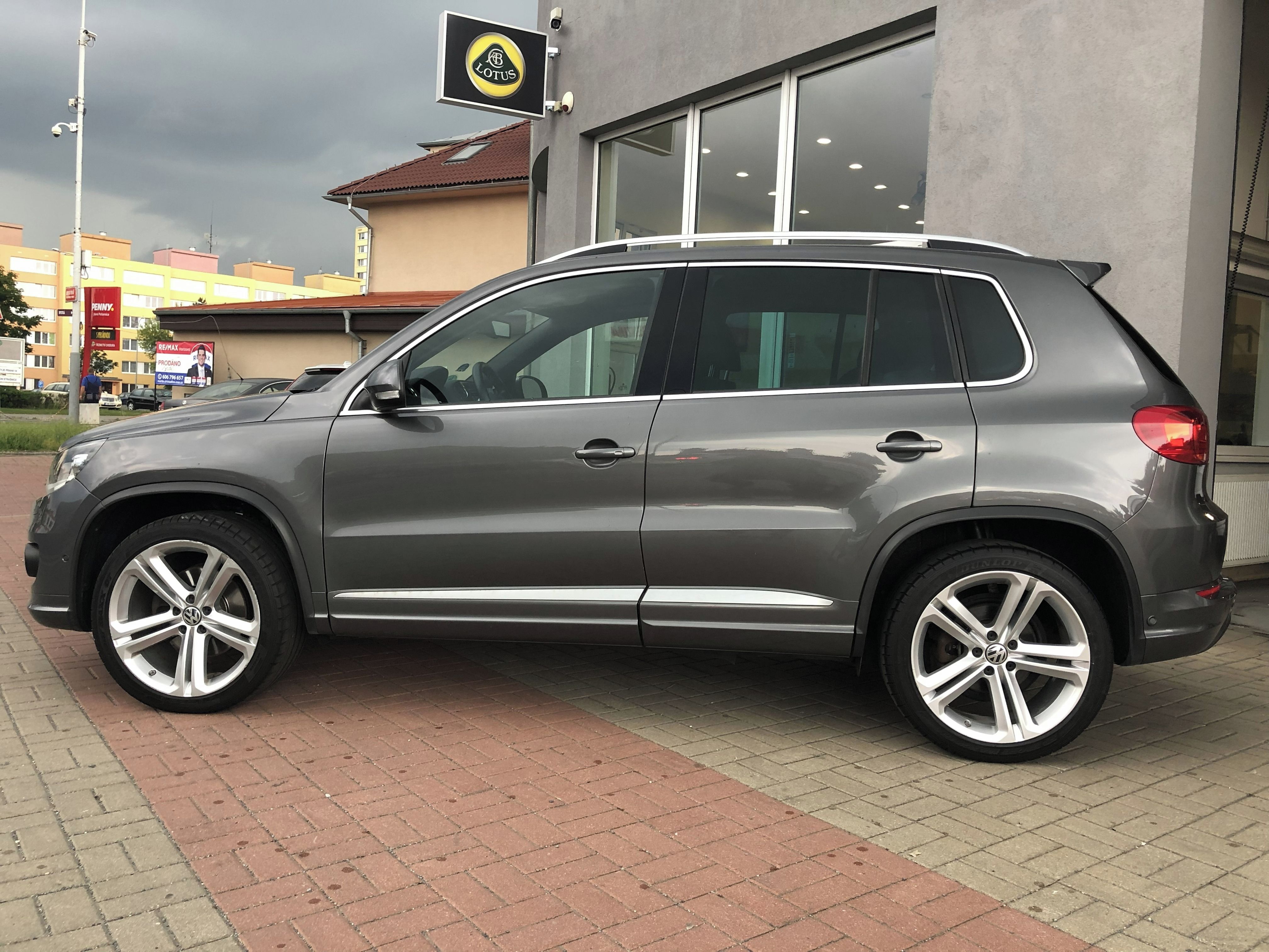 Volkswagen Tiguan, 2,0 TDI DSG R-LINE 4Motion - fotka 3