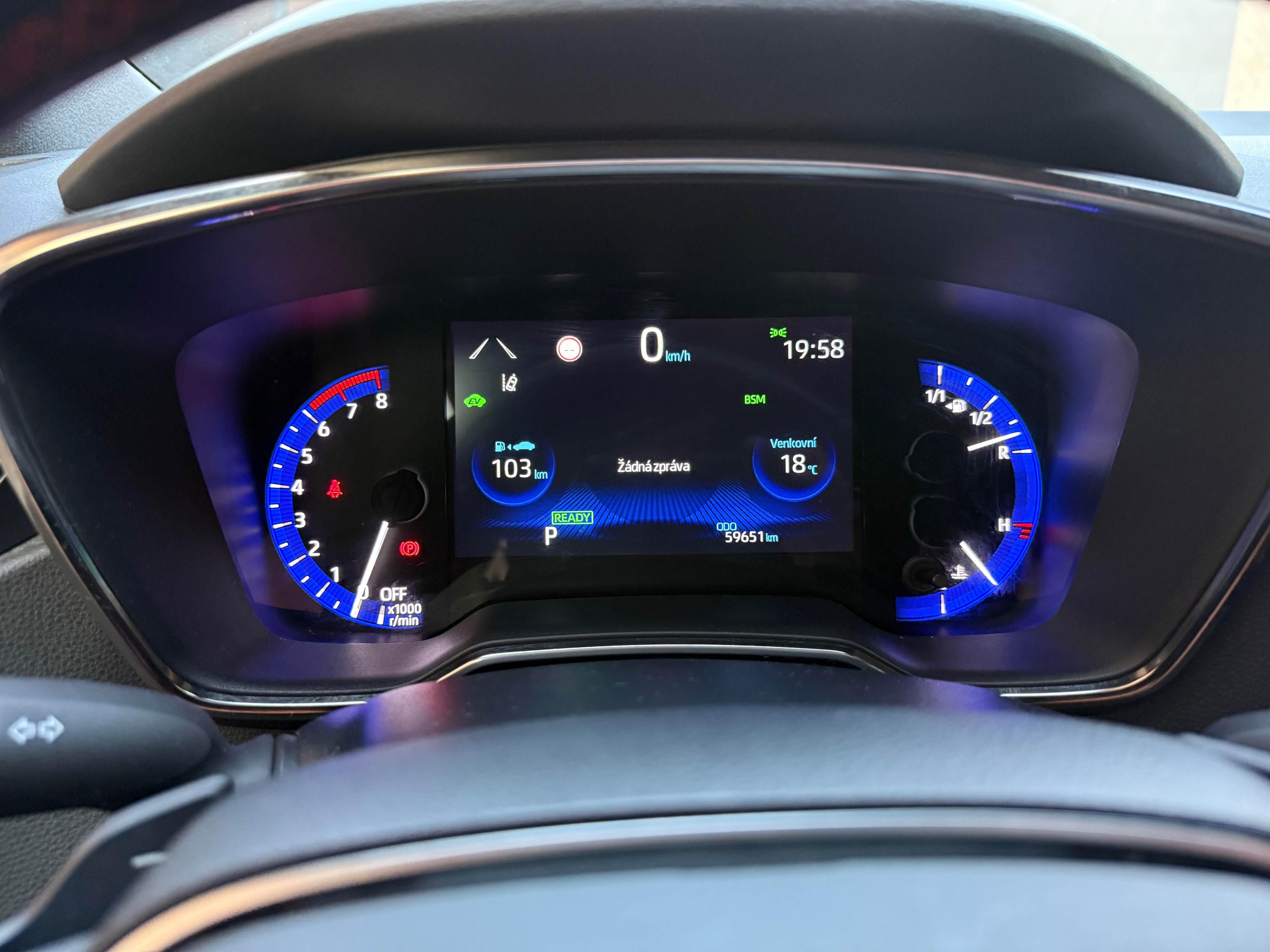 Toyota Corolla, Toyotu Corollu GR 2.0 Hybrid - fotka 6