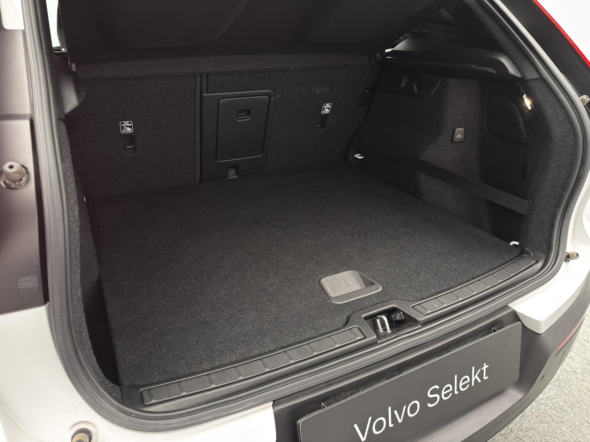 Volvo XC40, B4 AWD MOMNETUM PRO CZ - fotka 4