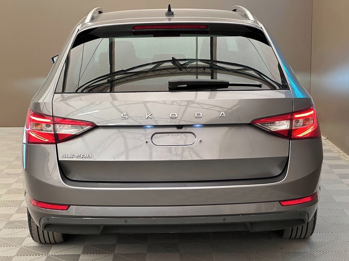 Škoda Superb, Combi 1.5 TSI Ultimate DSG 110 - fotka 6