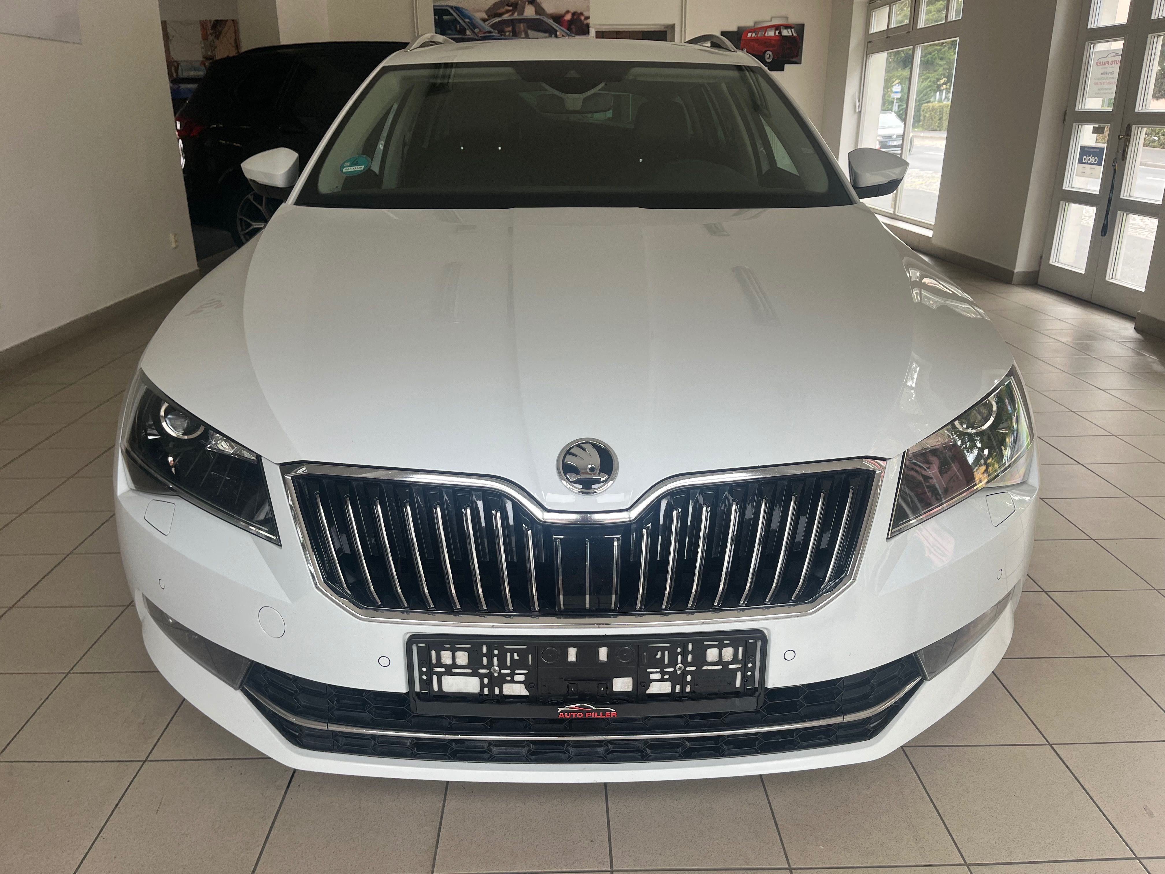 Škoda Superb, Laurin & Klement 2,0 Tdi 140kw - fotka 2