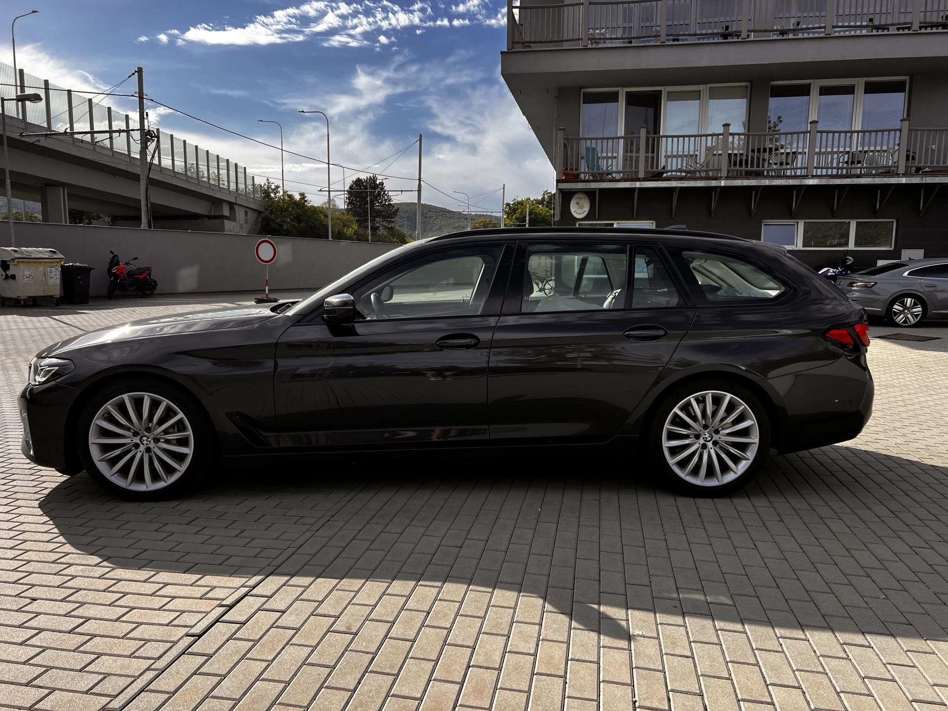 BMW Řada 5, 540d xDrive M-technic HUD - fotka 6