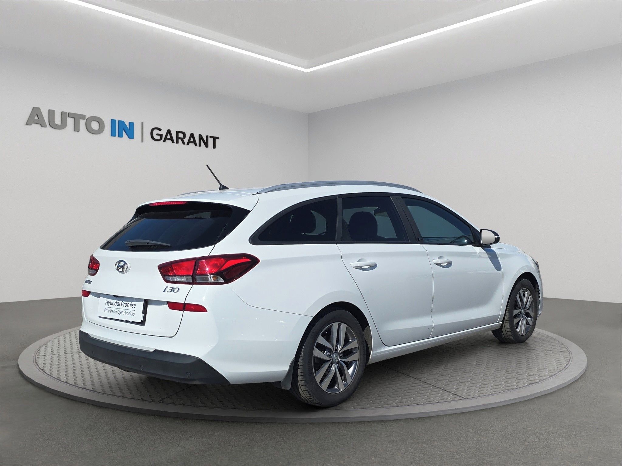 Hyundai i30, Trikolor 1.4 T-GDi 103kW, Serv - fotka 5