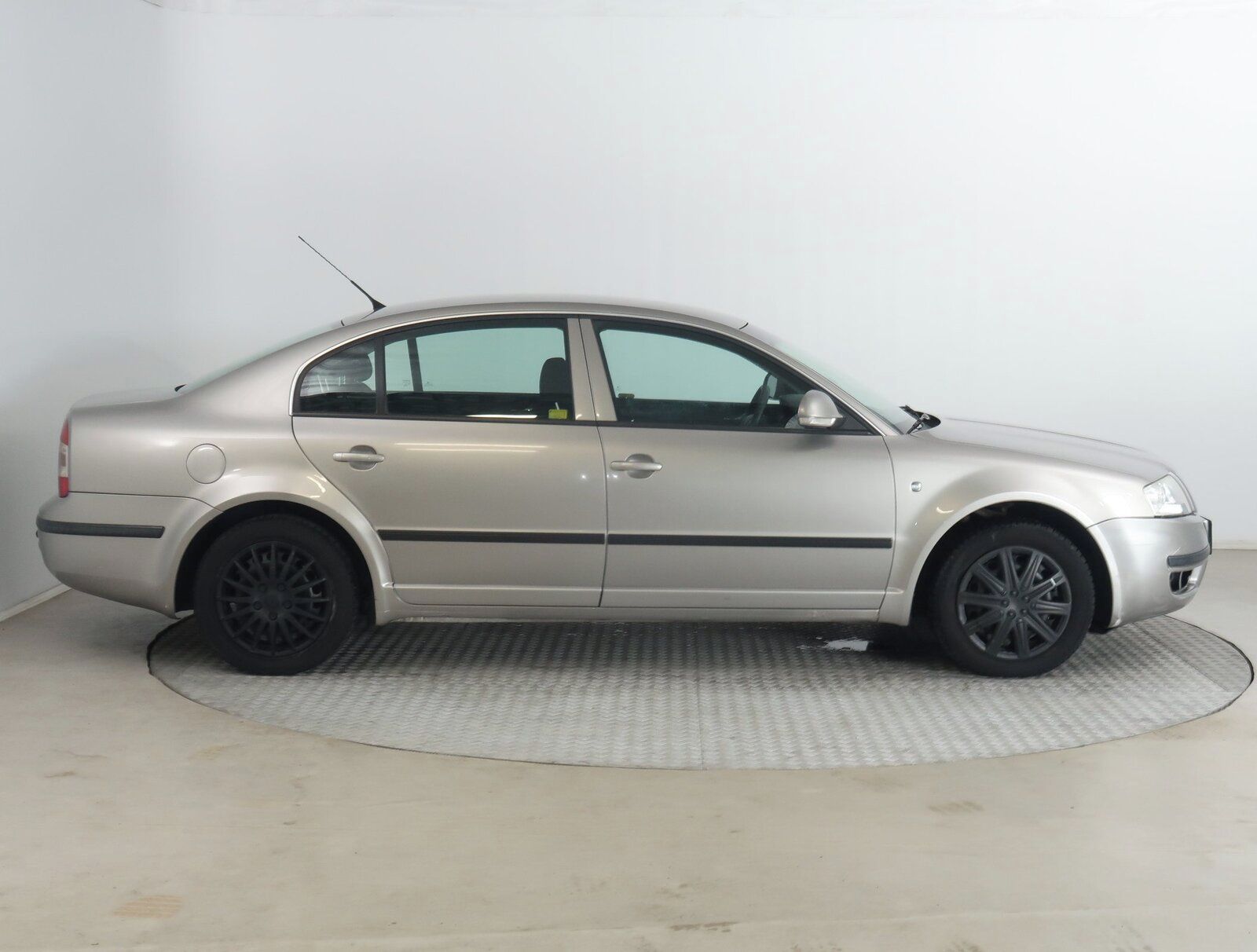 Škoda Superb, 1.9 TDI, Tažné, Klima - fotka 6