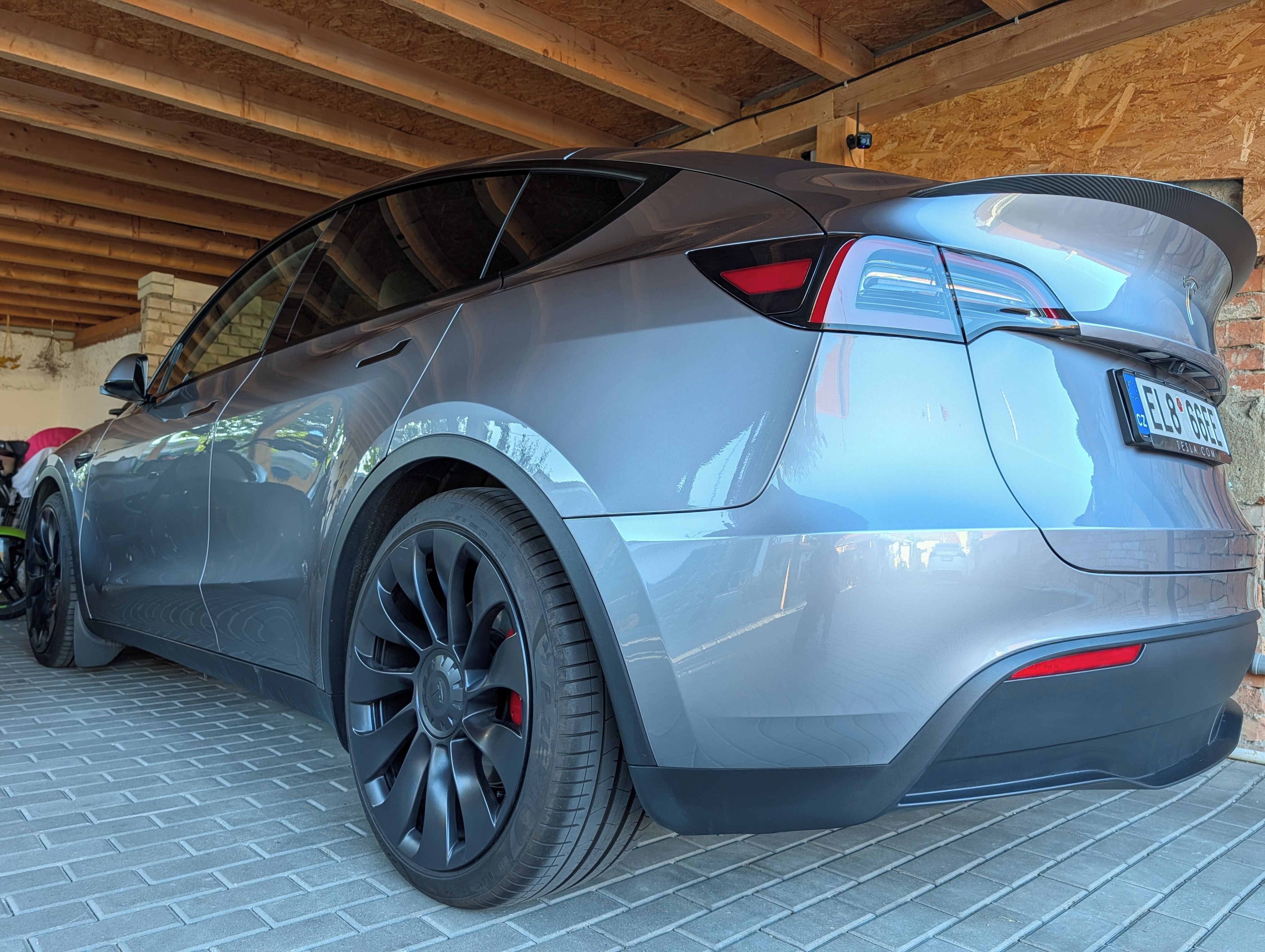 Tesla Model Y, Performance - fotka 3