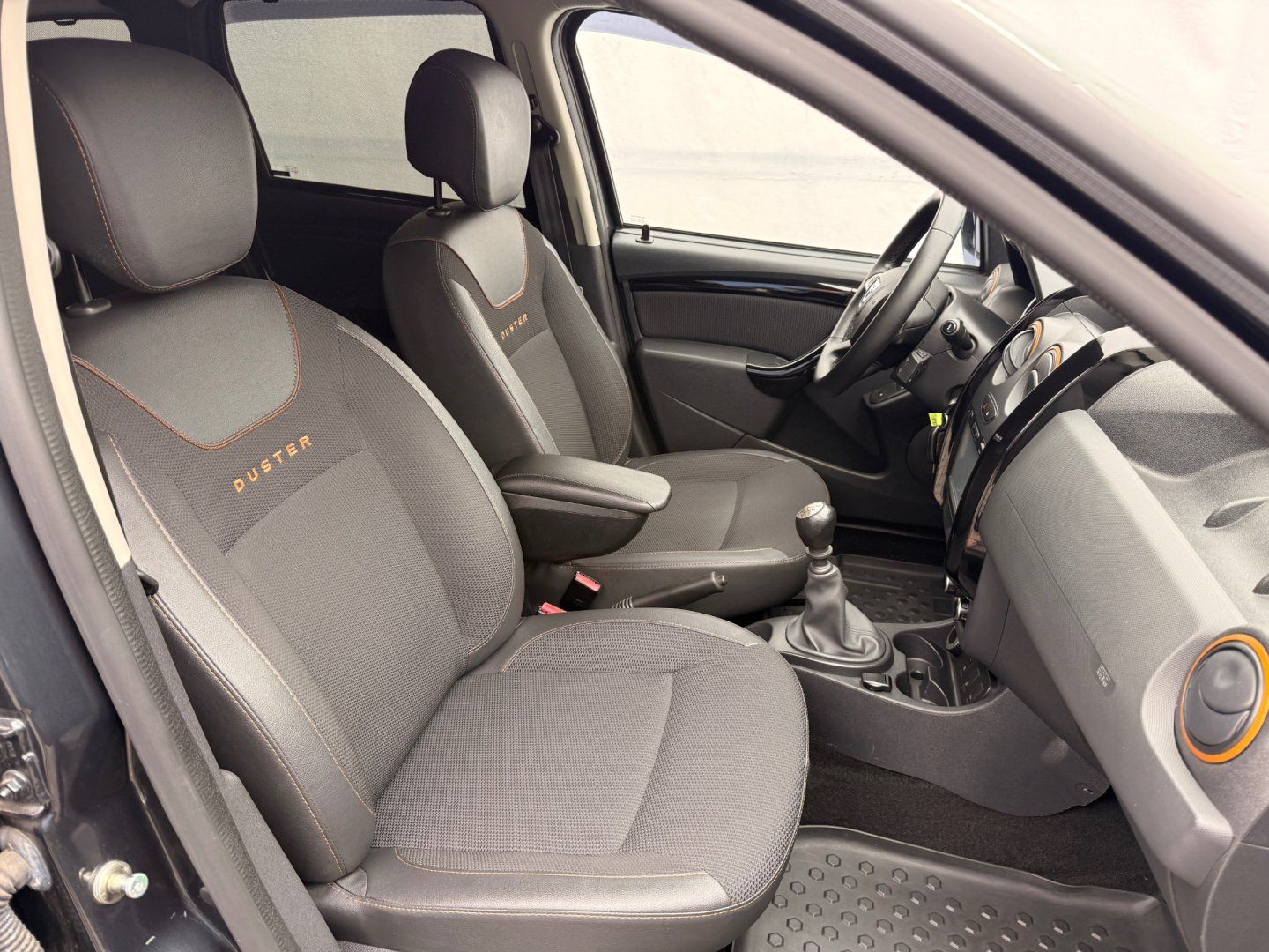 Dacia Duster, 1,5 80kW*1.Maj*ČR*4X4*TAŽNÉ* - fotka 6