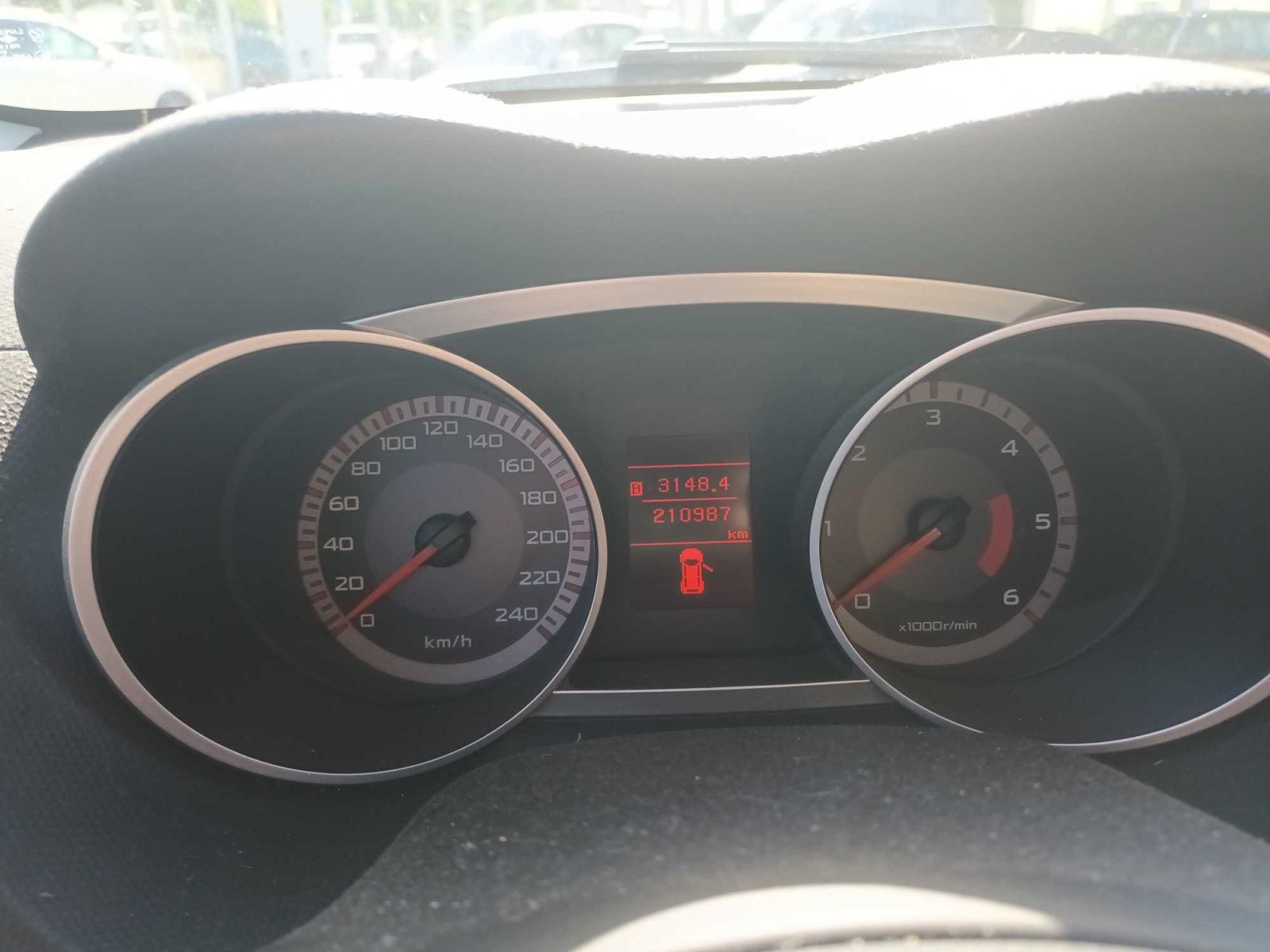 Citroën C-Crosser, 2.2 HDI, 4X4, 7 míst - fotka 3