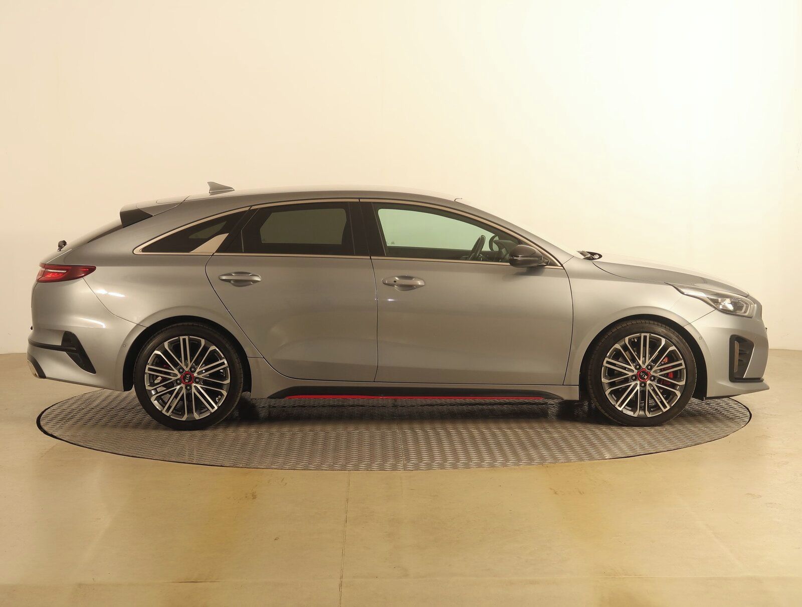 Kia ProCeed, GT 1.6 T-GDI, Automat - fotka 6