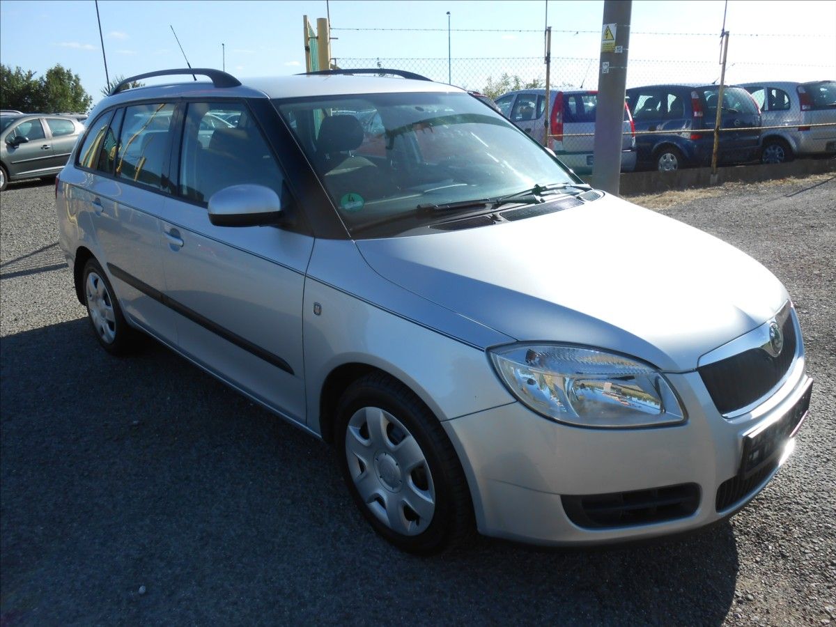 Škoda Fabia, 1,4 i 16V KOMBI KLIMA - fotka 2