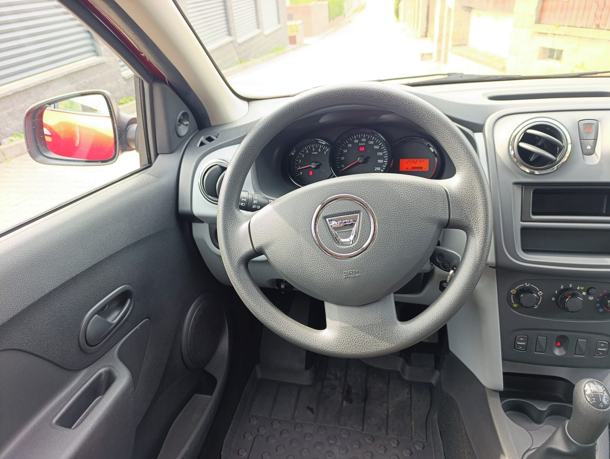 Dacia Sandero, 1.maj,ČR,serv.k,záruka,tažné! - fotka 6