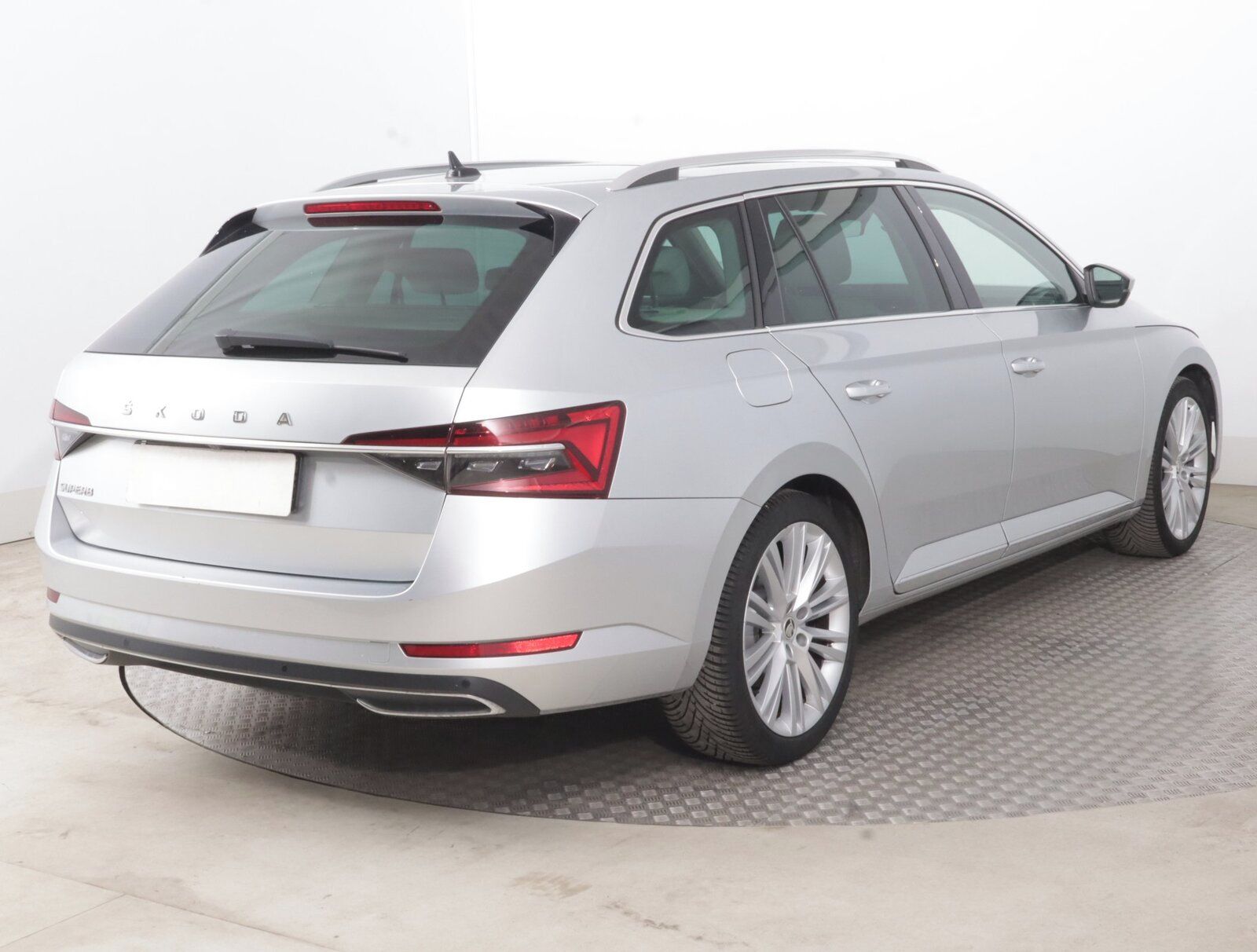 Škoda Superb, 2.0 TDI, Laurin&Klement - fotka 5