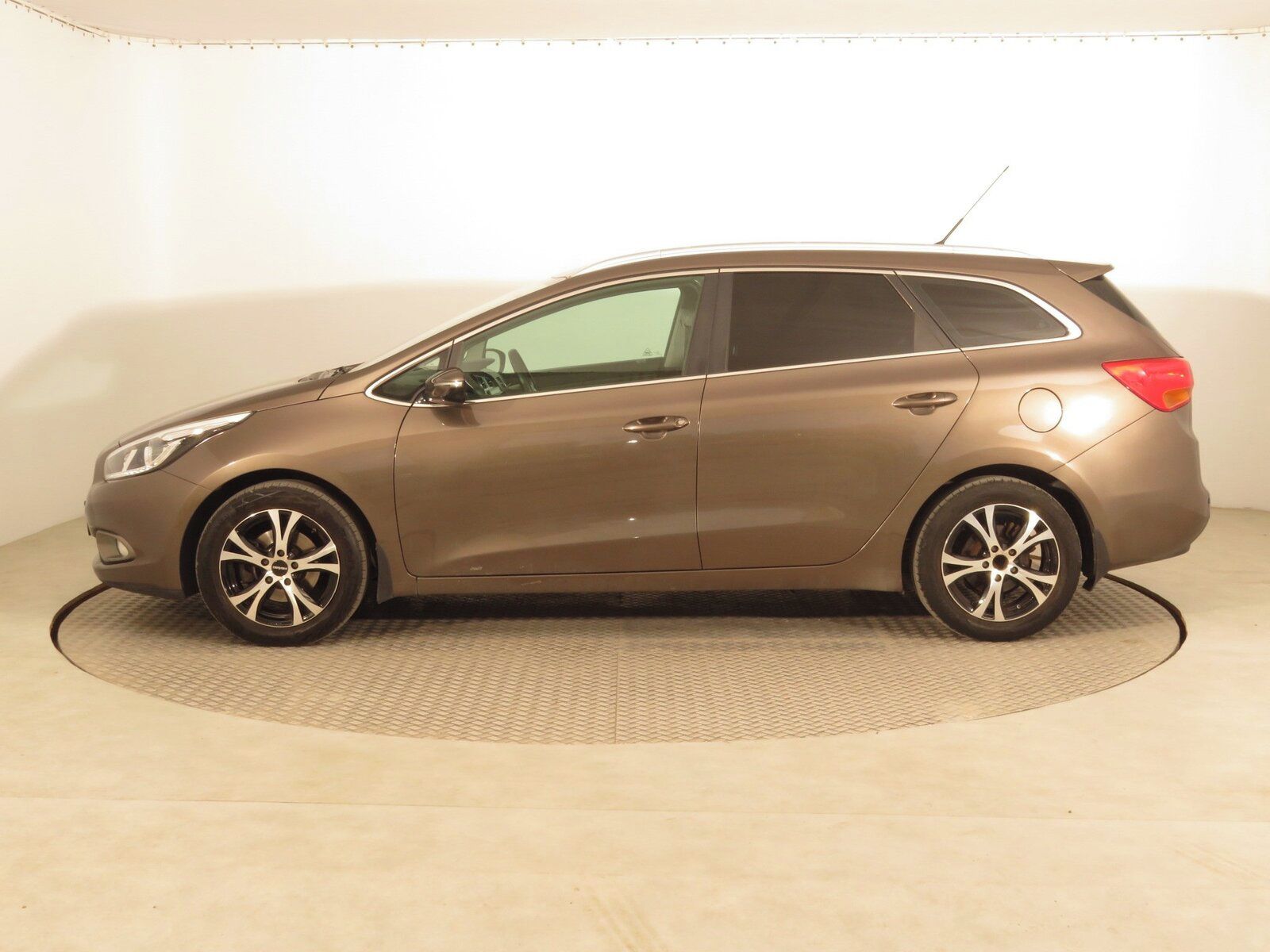 Kia Cee´d, 1.4 CVVT, Serv.kniha - fotka 3