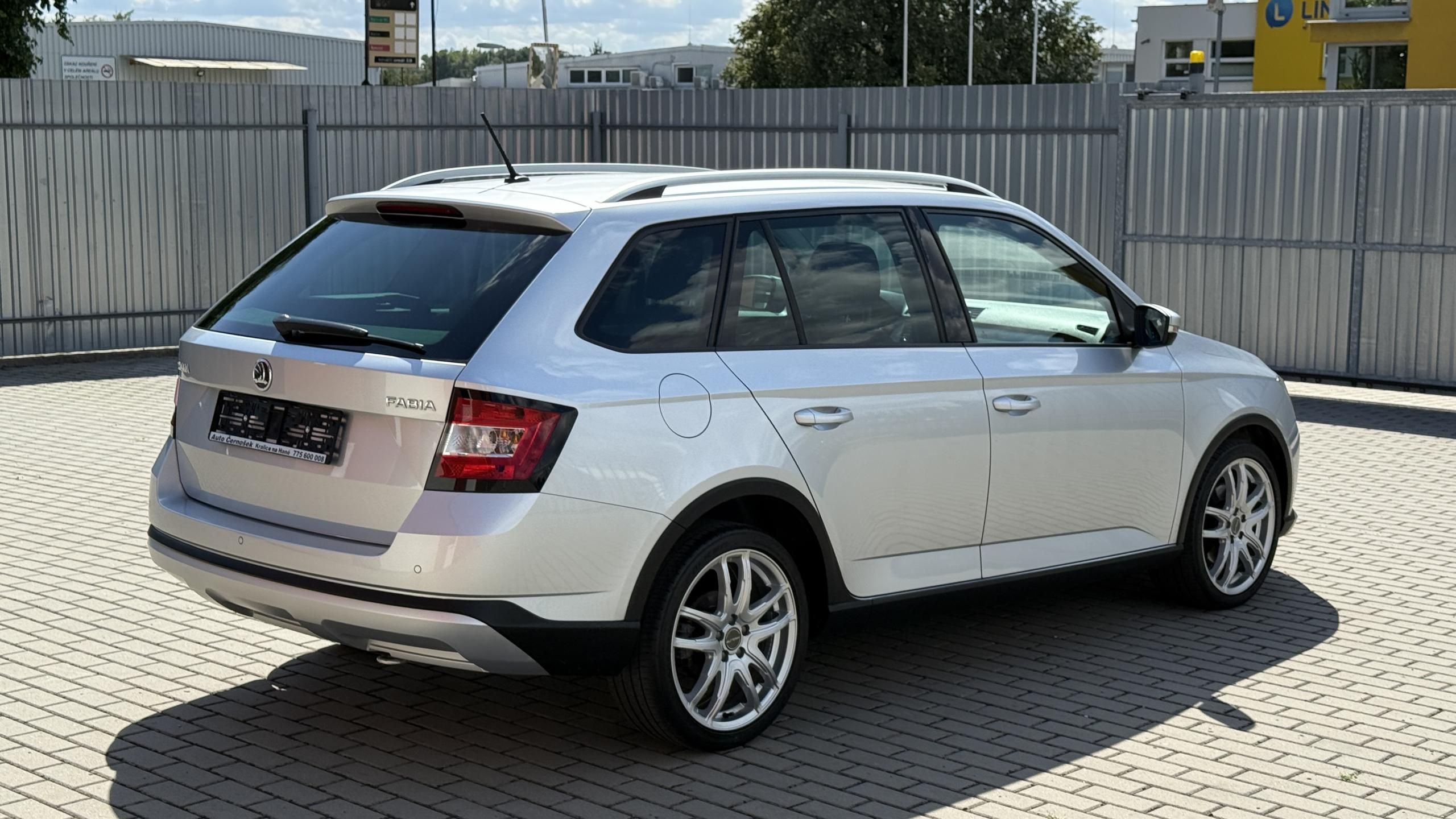 Škoda Fabia, 1.2TSi*81kW*SCOUT-LINE*6KVALT* - fotka 5