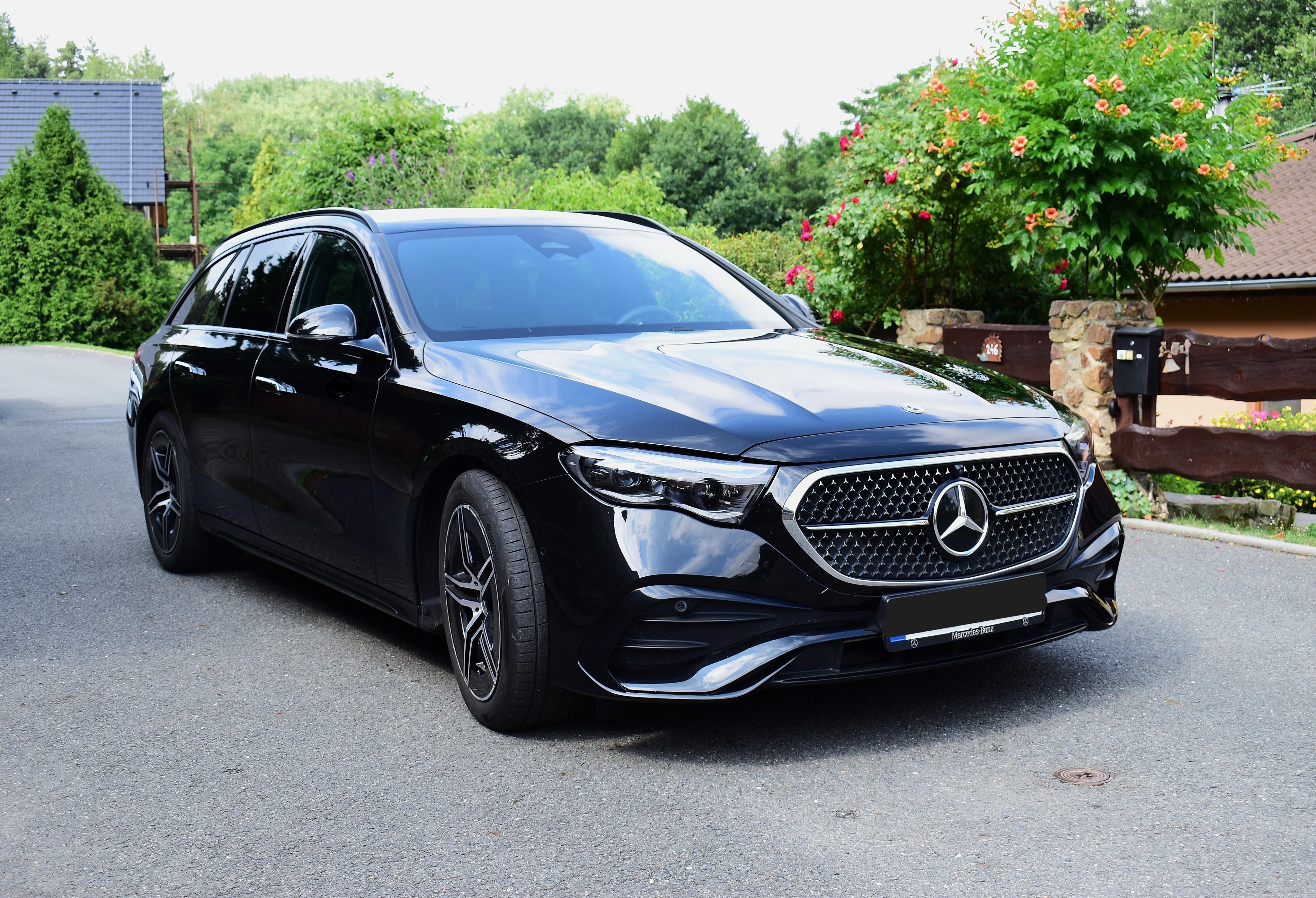 Mercedes-Benz Třídy E, E220d, AMG, BURMESTER - fotka 4