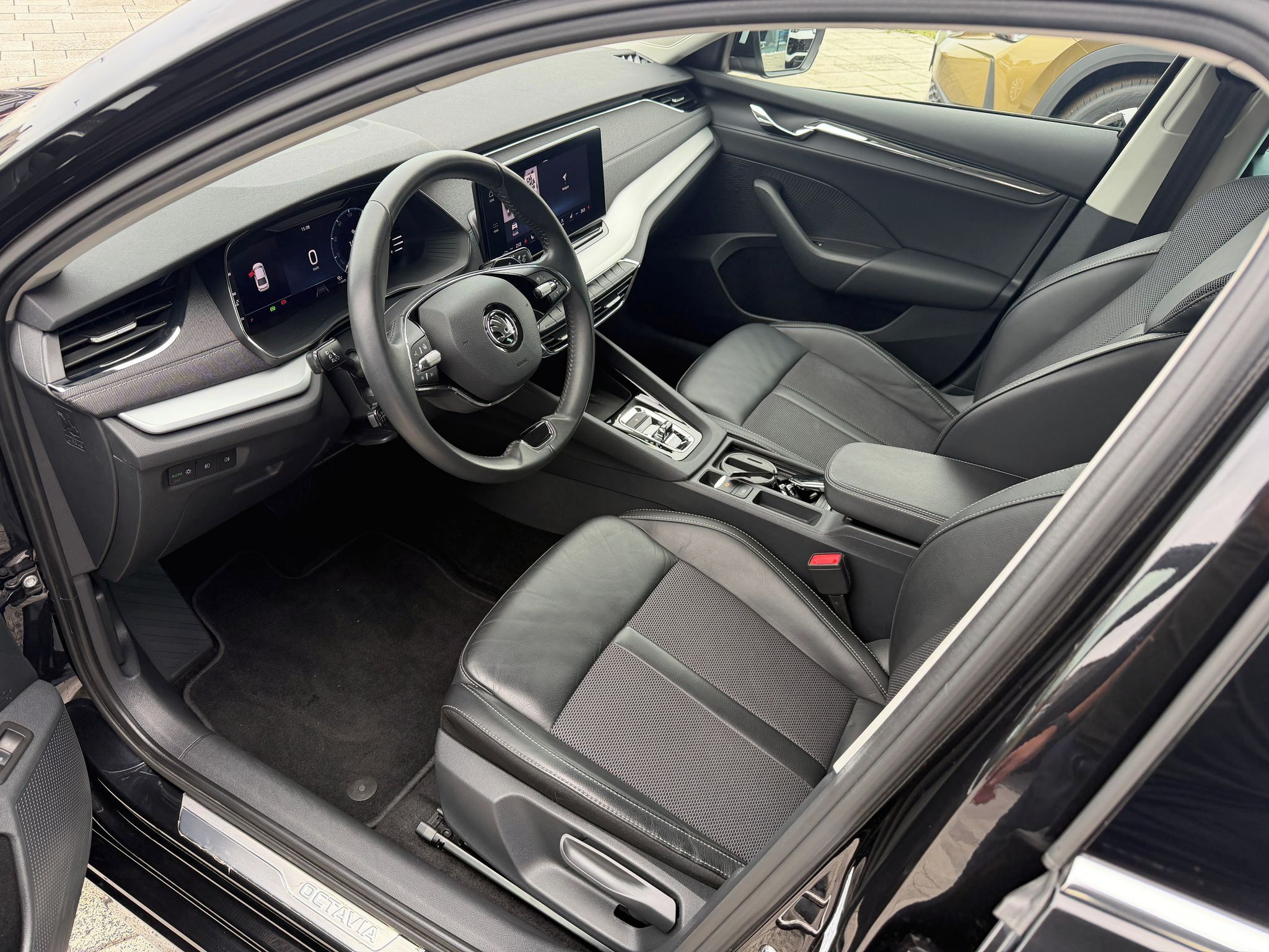 Škoda Octavia, Style  2,0TDI 110kW DSG Matrix - fotka 5