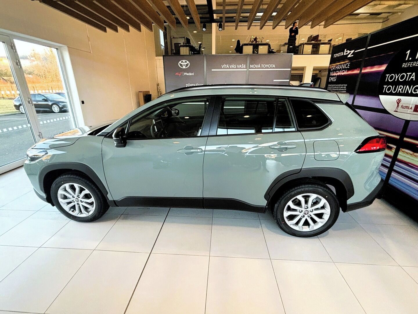 Toyota Corolla Cross, 1,8 Comfort Business - fotka 4