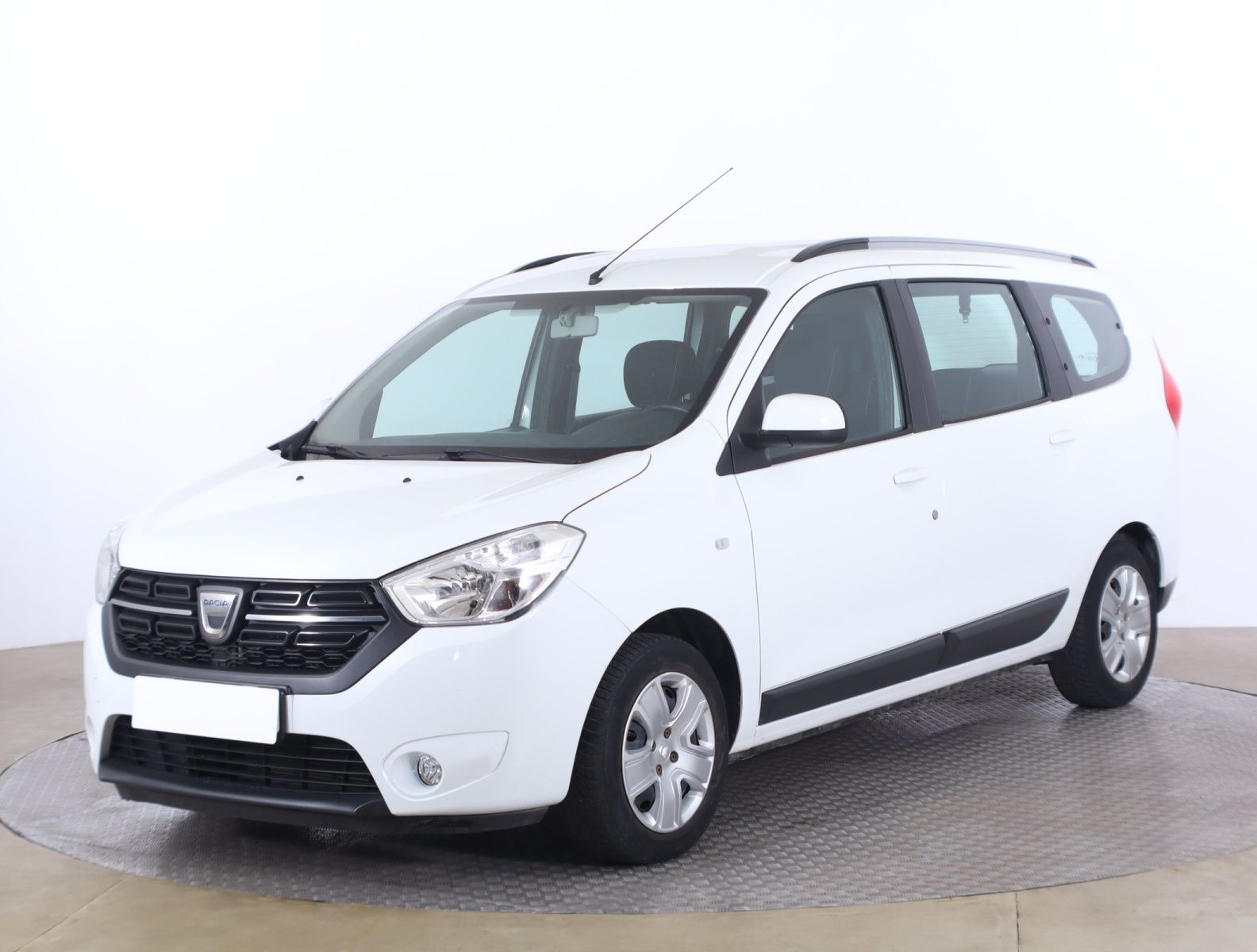 Dacia Lodgy, 1.6 SCe, 7 míst - fotka 3