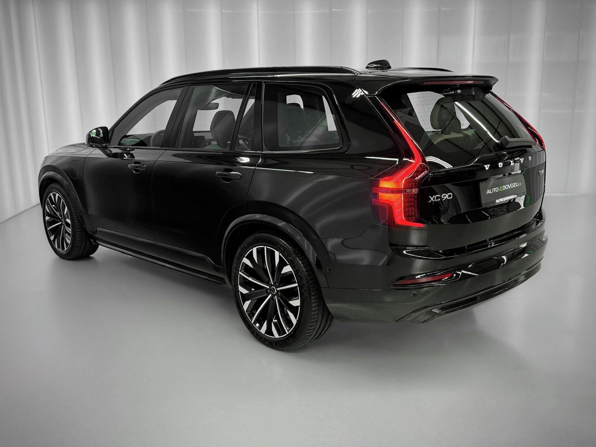 Volvo XC90, T8 AWD DARK PLUS, CHARCOAL, VZ - fotka 4