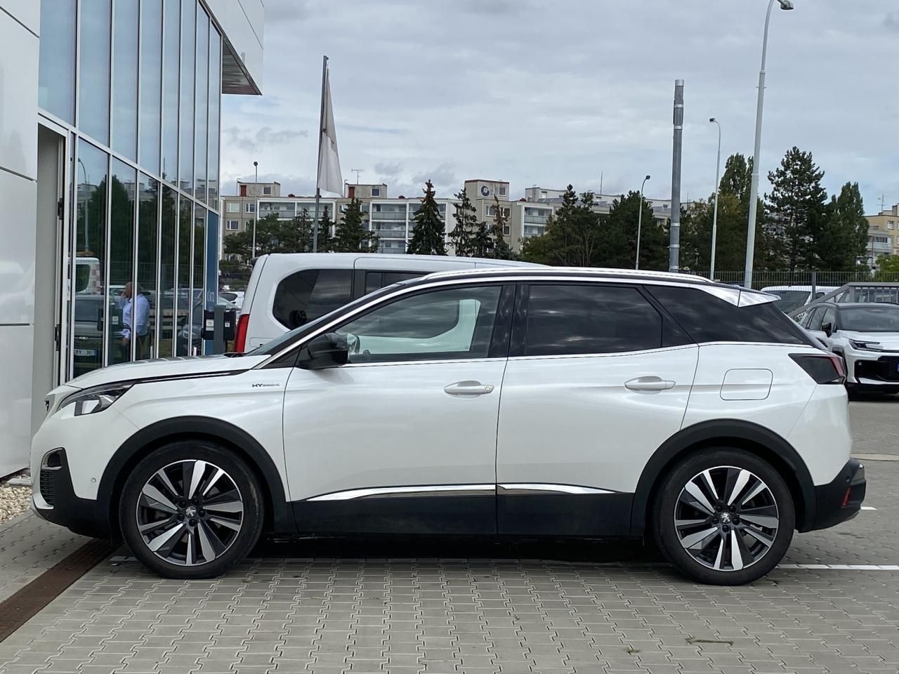Peugeot 3008, GT HYBRID4 300 4x4 AT8 - fotka 4