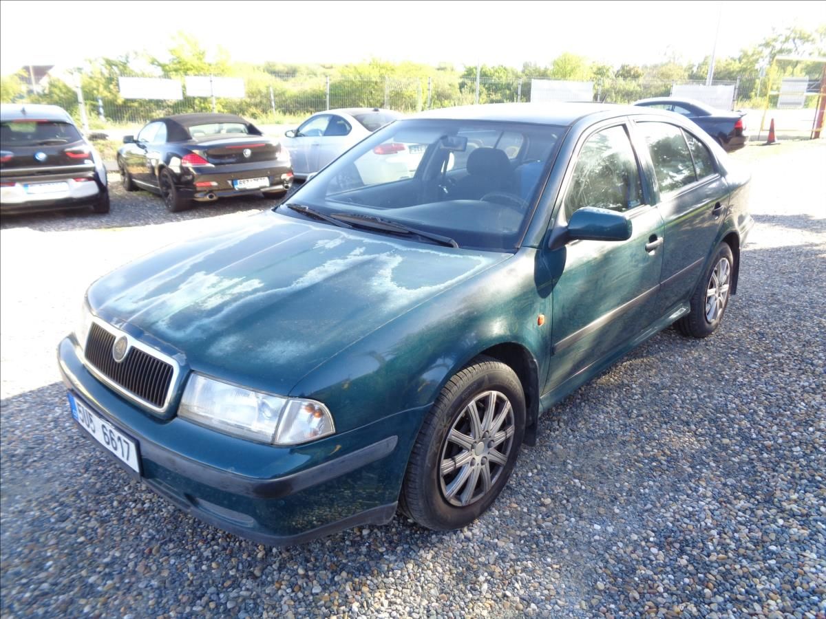 Škoda Octavia, 1,6 - fotka 2