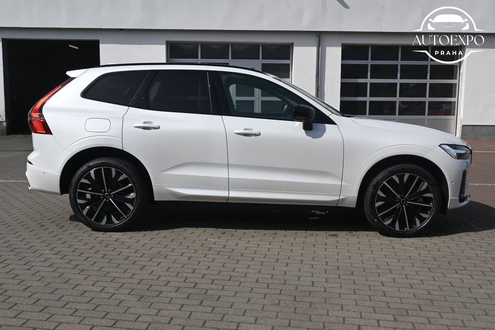 Volvo XC60, T8 RC AWD Ultra Dark*360KAMERA - fotka 4