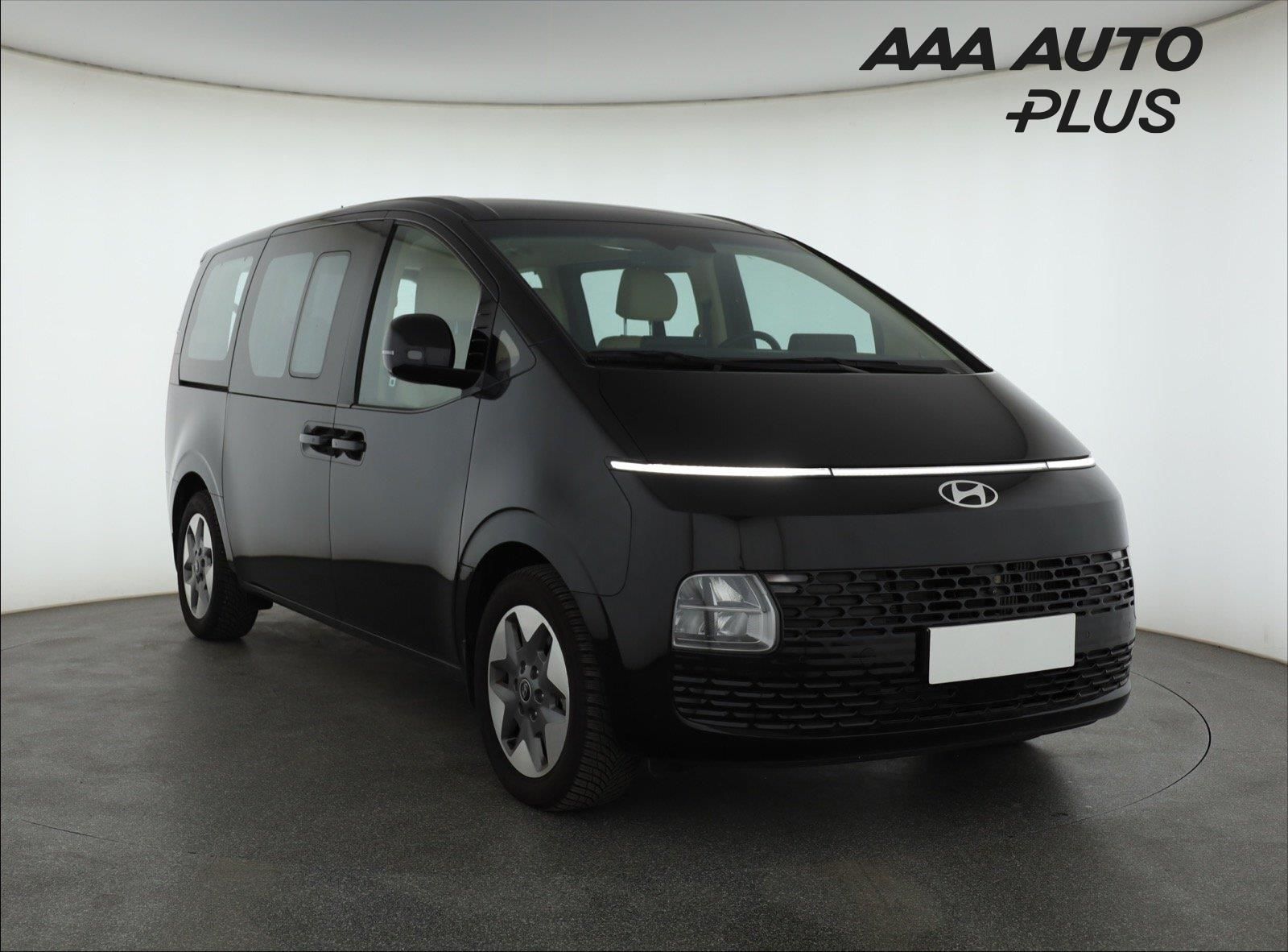 Hyundai Staria, 1.6 T-GDI HEV, Klima, ČR, 1Maj