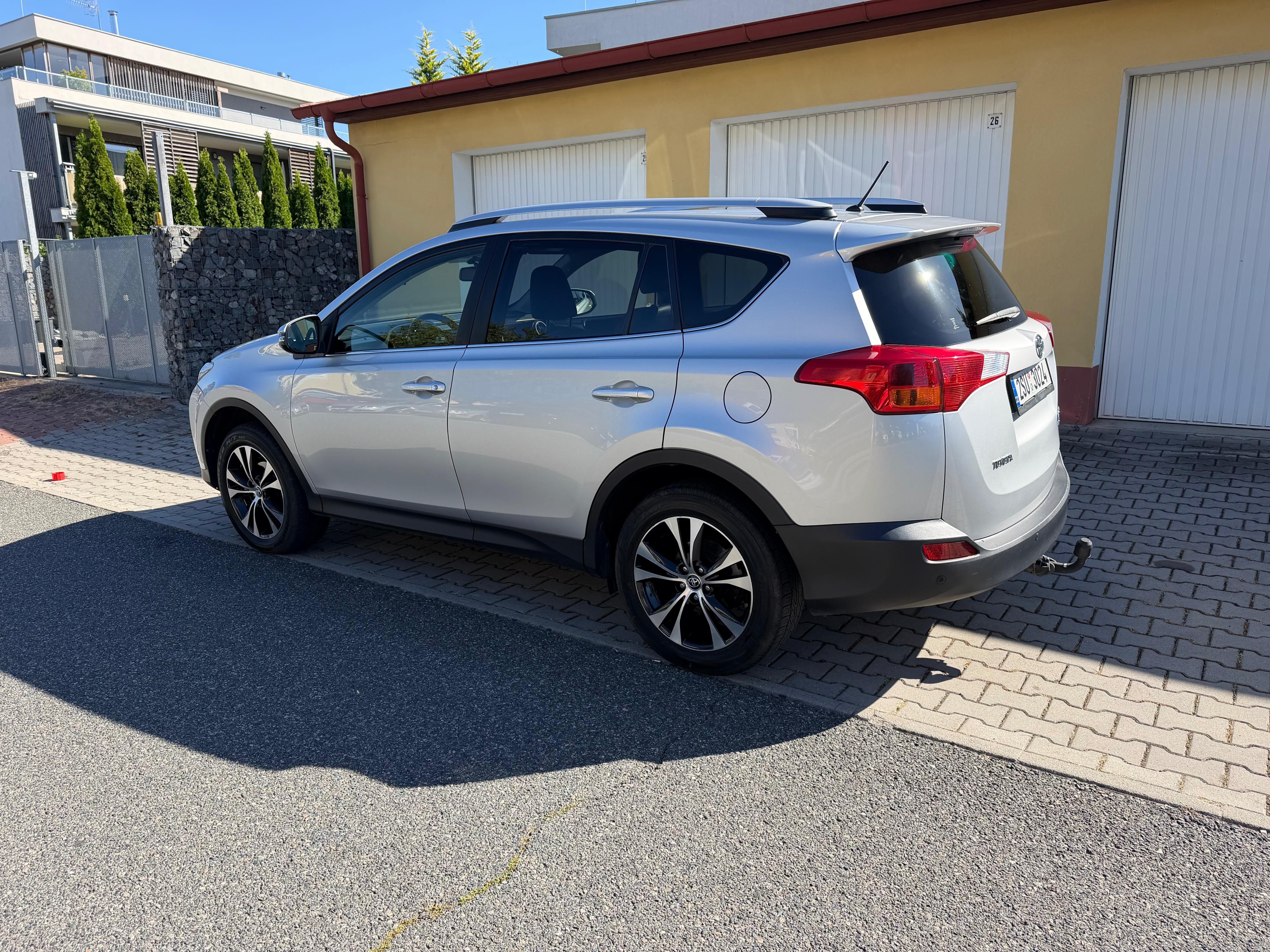 Toyota Rav4, 2.0 ben, automat, 4x4, tažné - fotka 3