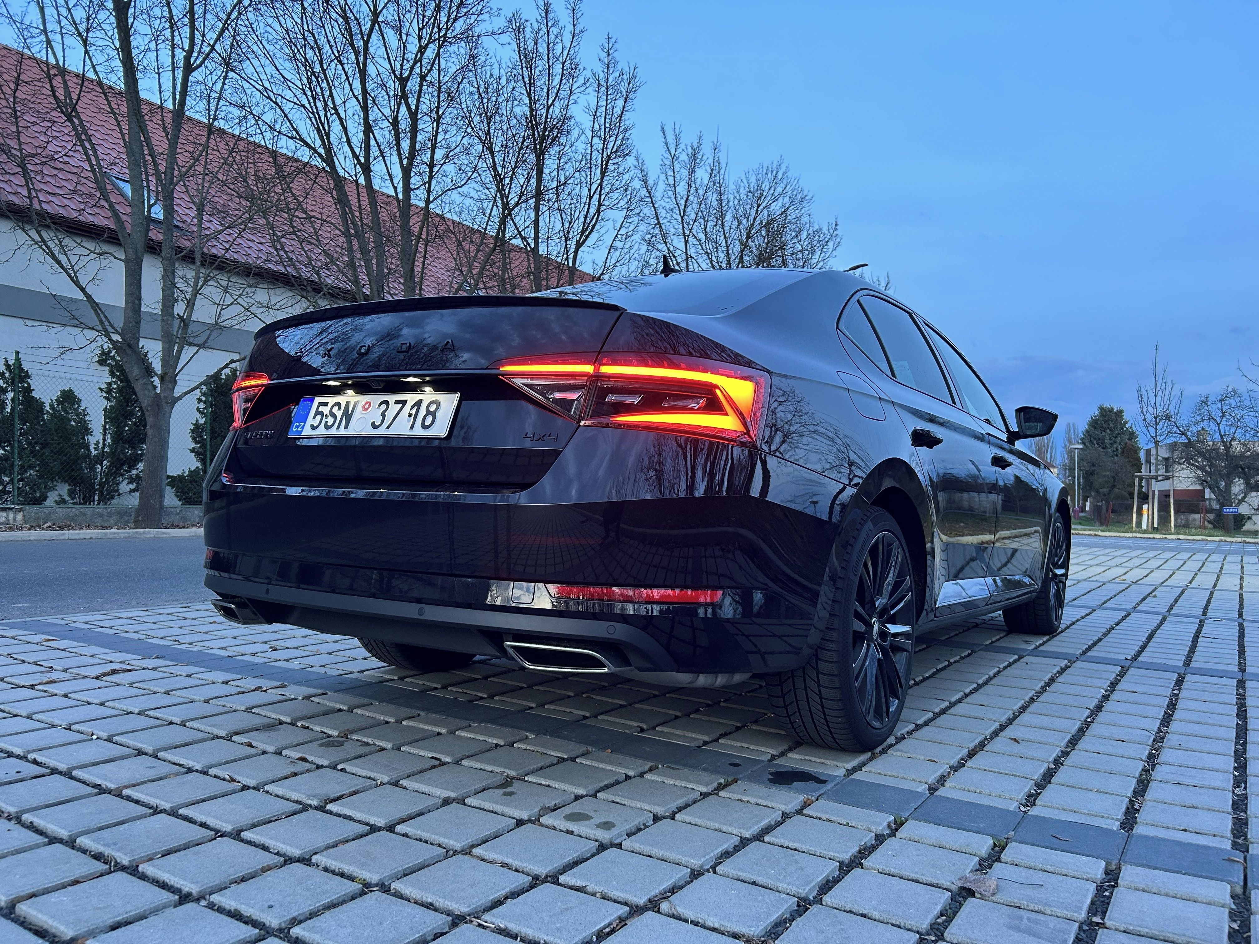 Škoda Superb, ŠKODA SUPERB 3 2.0 TSI 206 kW - fotka 3